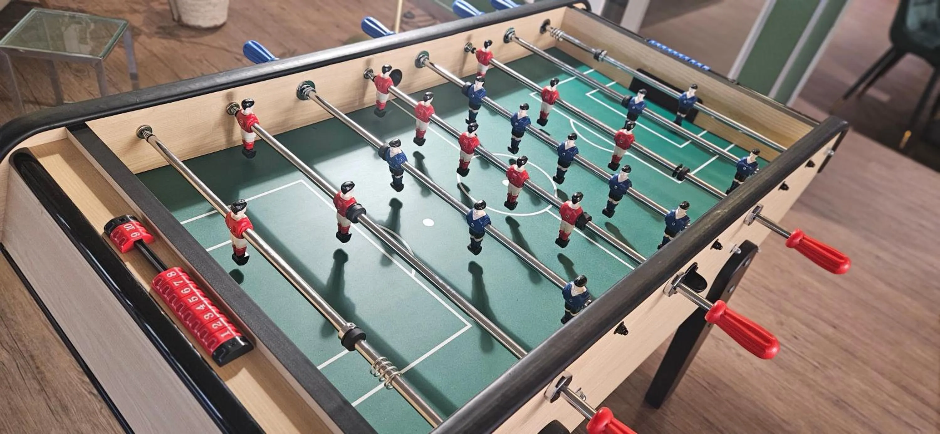 Billiard in Logis Hôtel Restaurant L'Abri