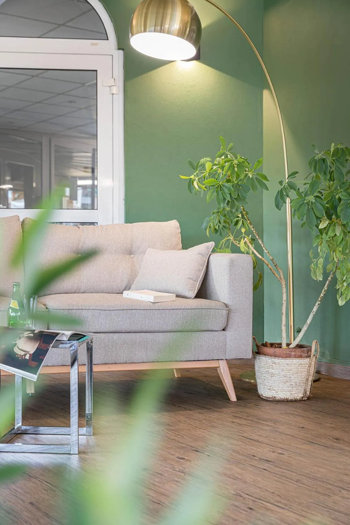 Seating area in Logis Hôtel Restaurant L'Abri