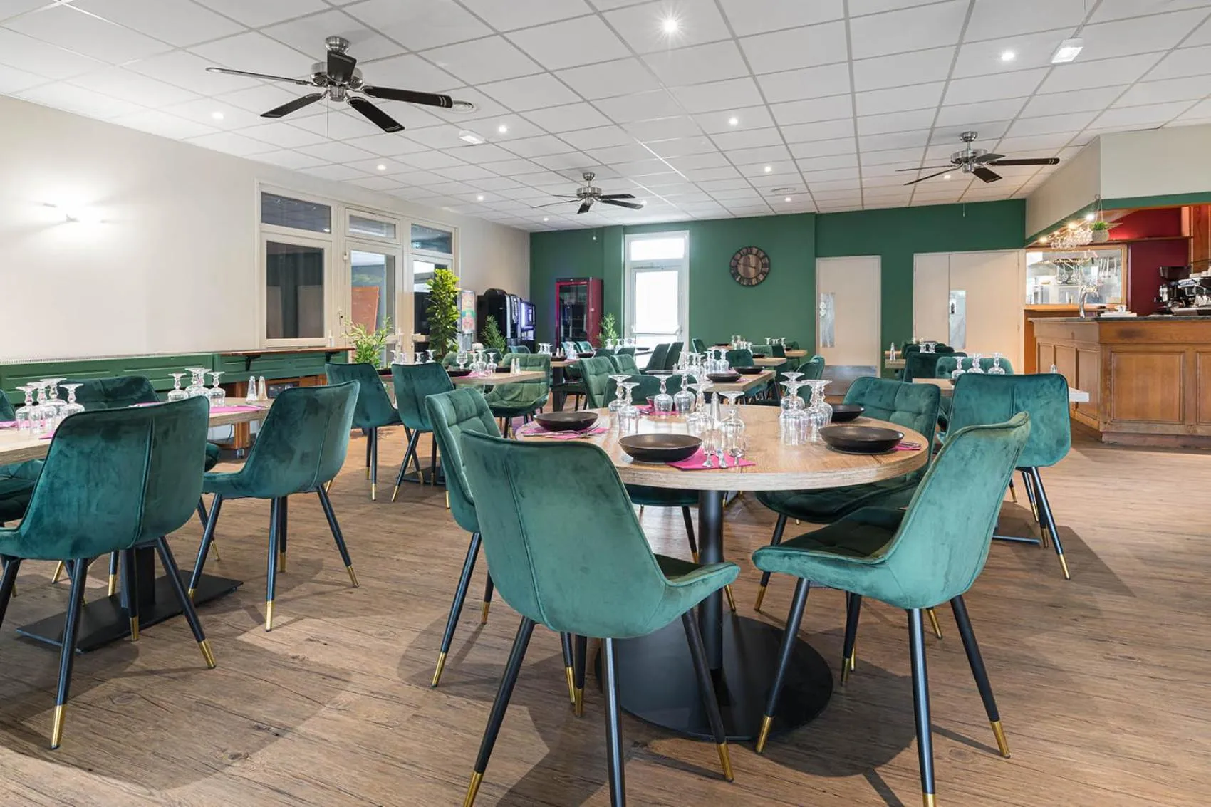 Restaurant/places to eat in Logis Hôtel Restaurant L'Abri