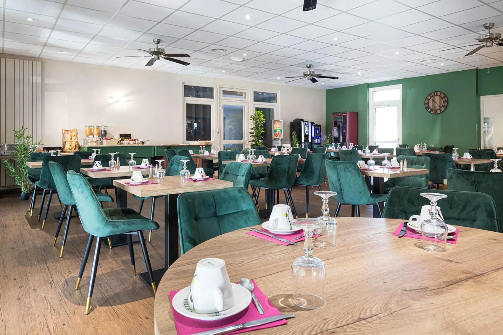 Restaurant/places to eat in Logis Hôtel Restaurant L'Abri