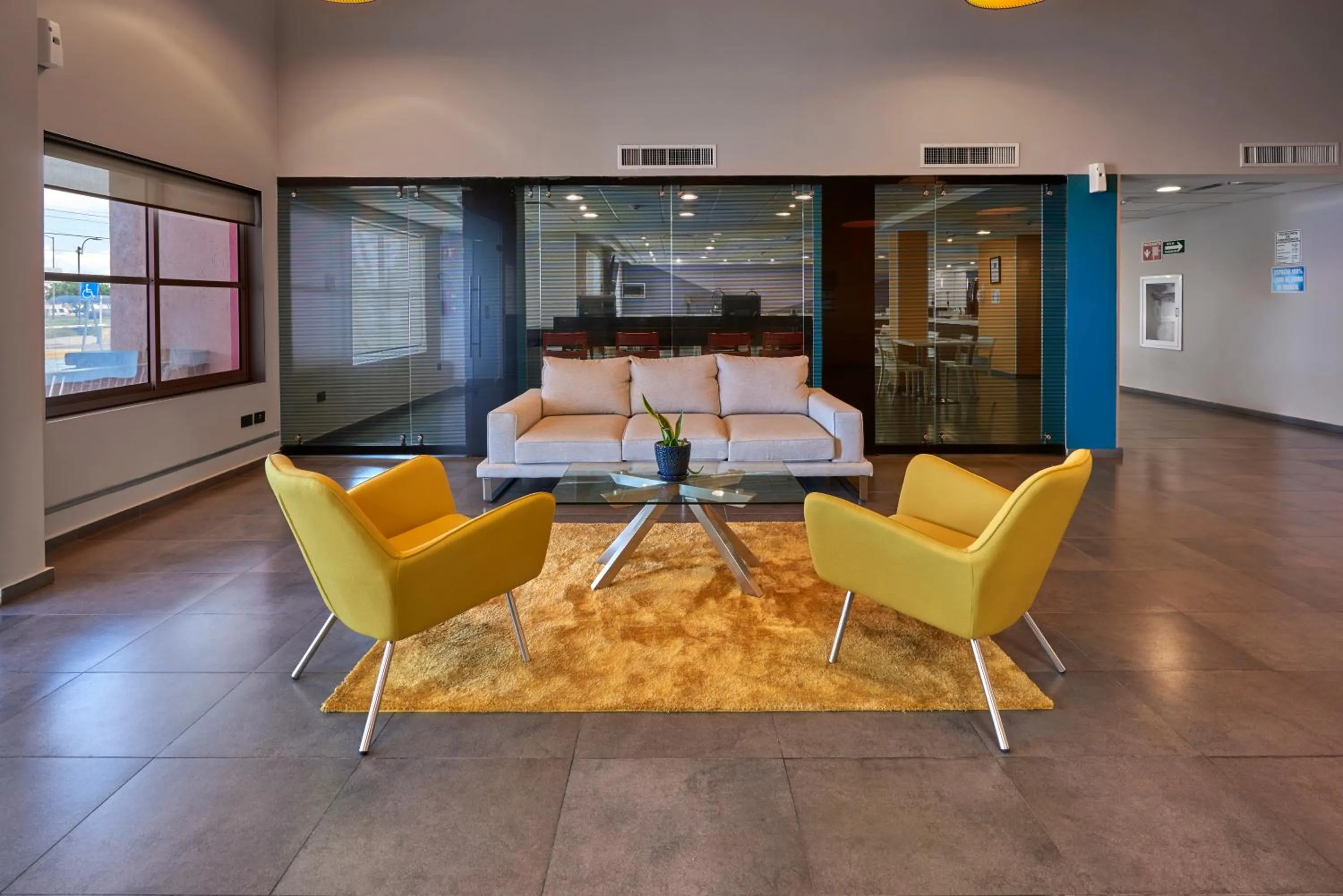 Lobby or reception in Sierra Suites By HP Hotels