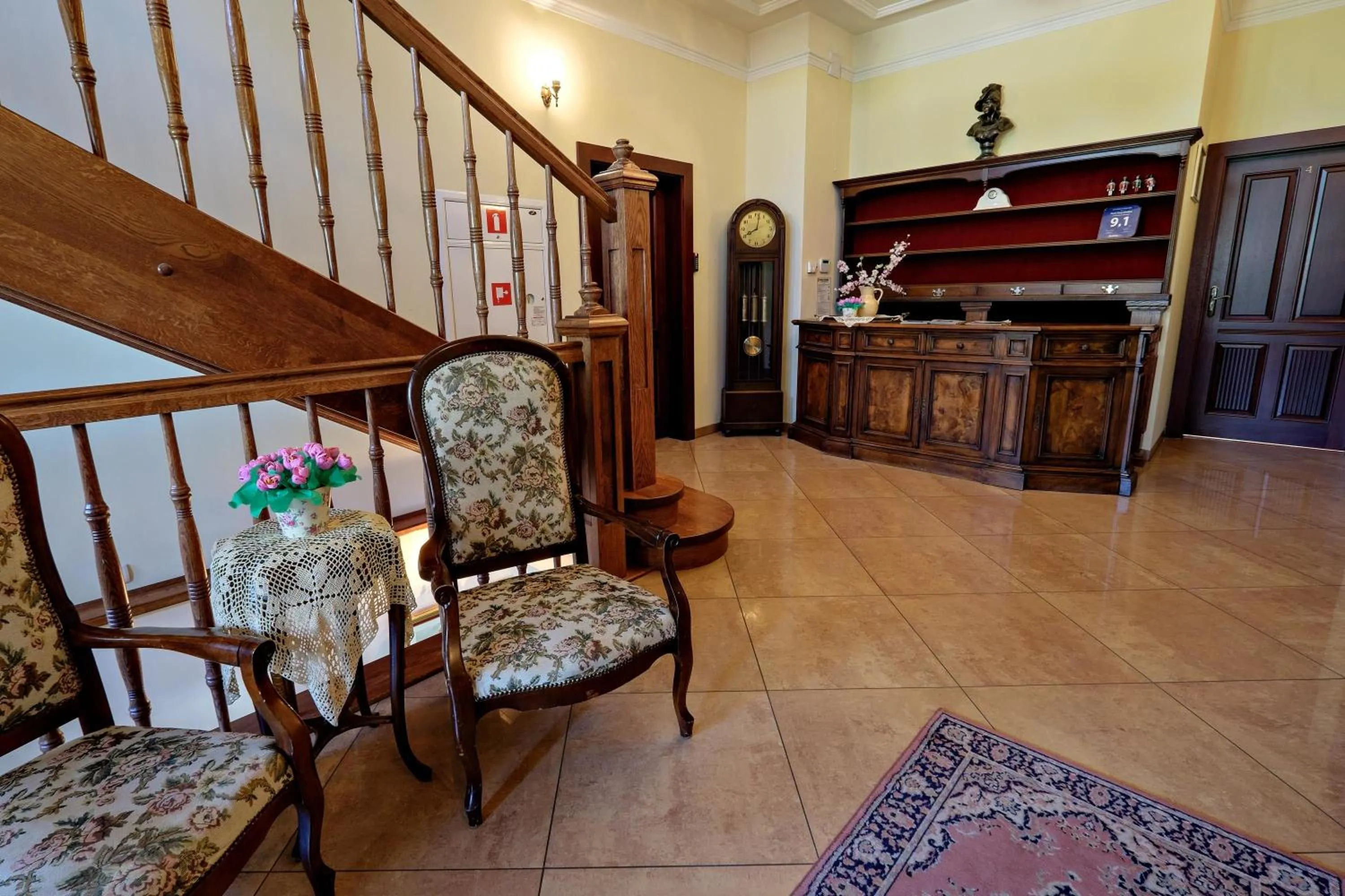 Decorative detail in Dwór Stary Chotów