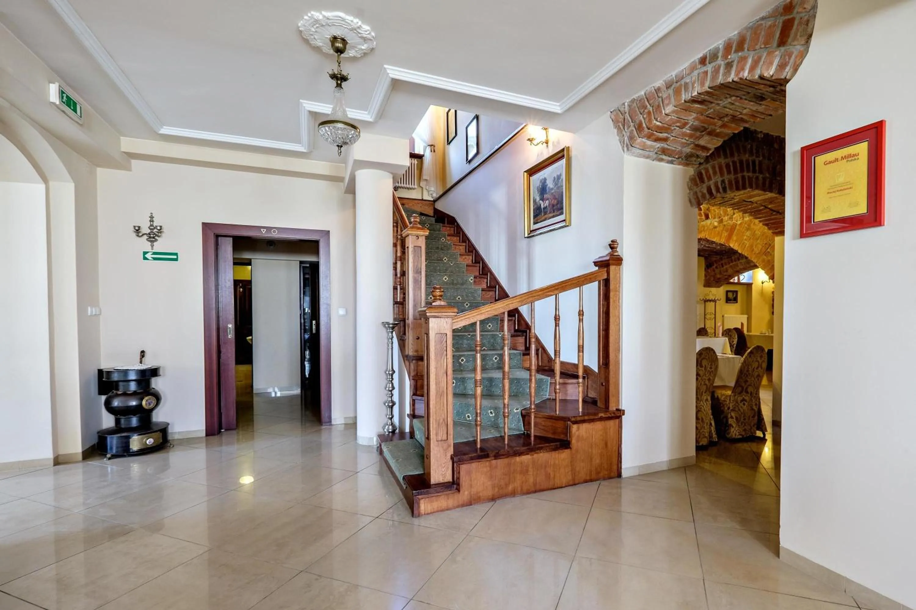 Decorative detail in Dwór Stary Chotów