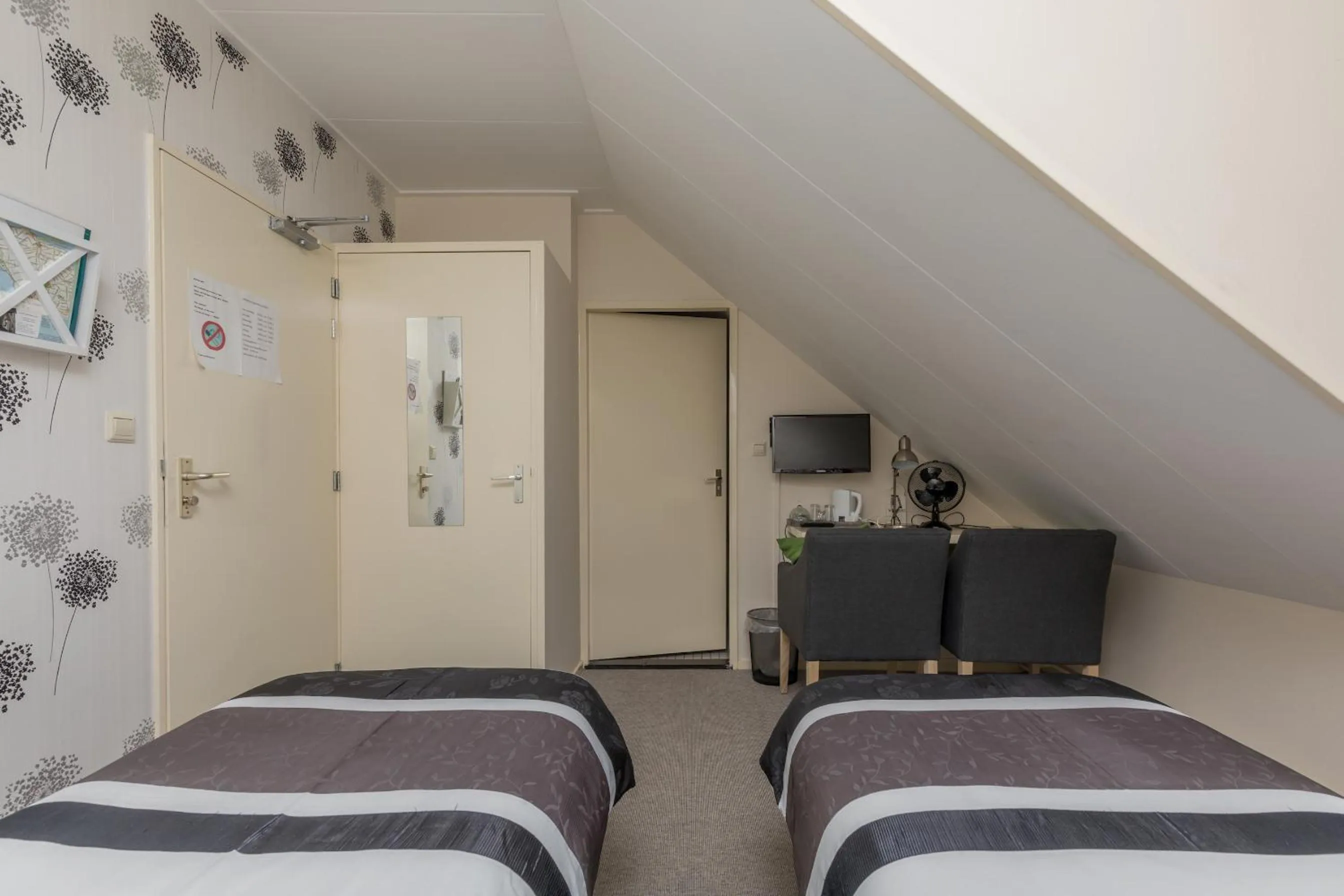 Bedroom, Bed in Hotel-Restaurant van der Weijde