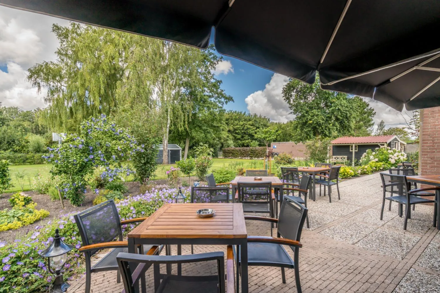 Garden in Hotel-Restaurant van der Weijde