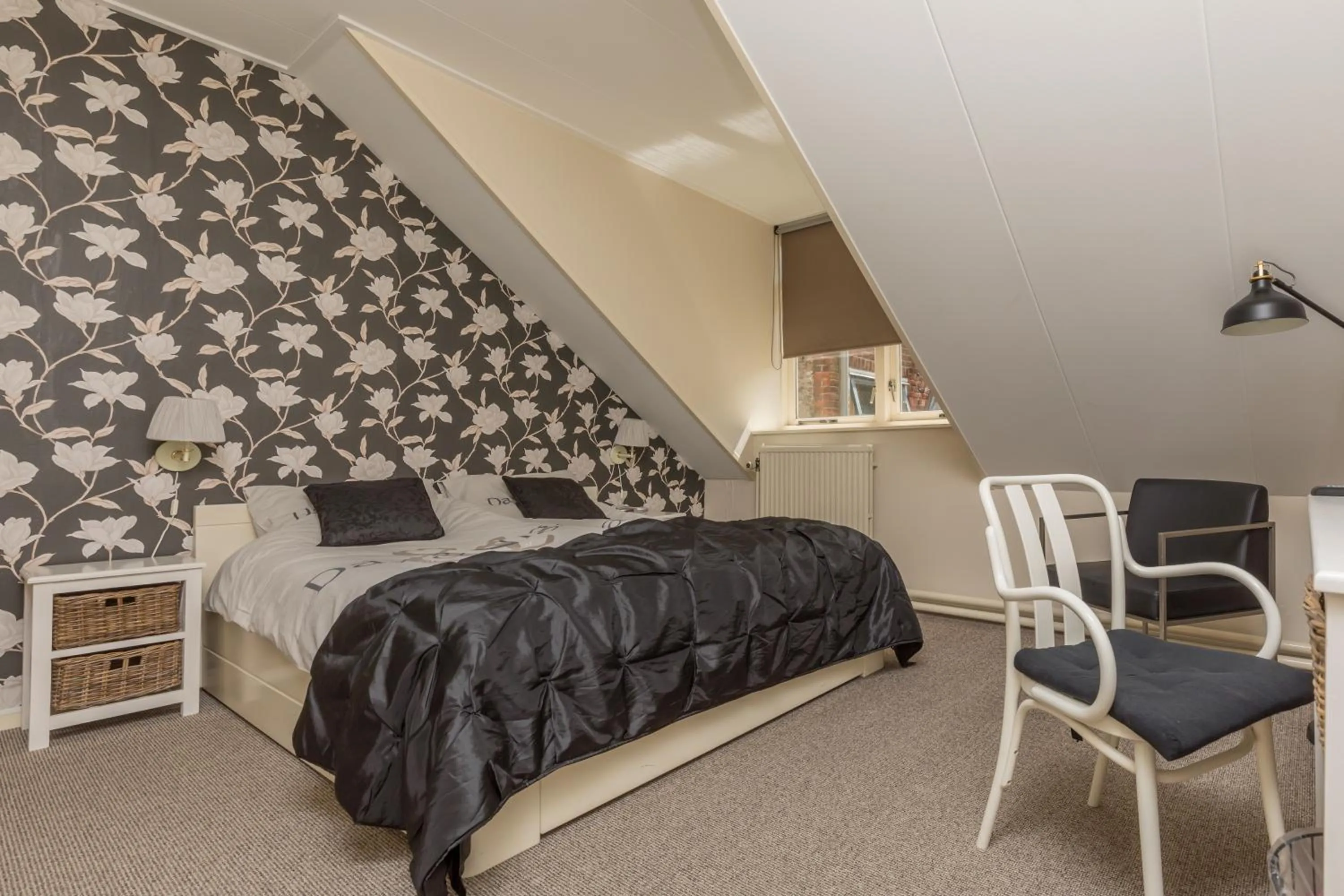 Bed in Hotel-Restaurant van der Weijde