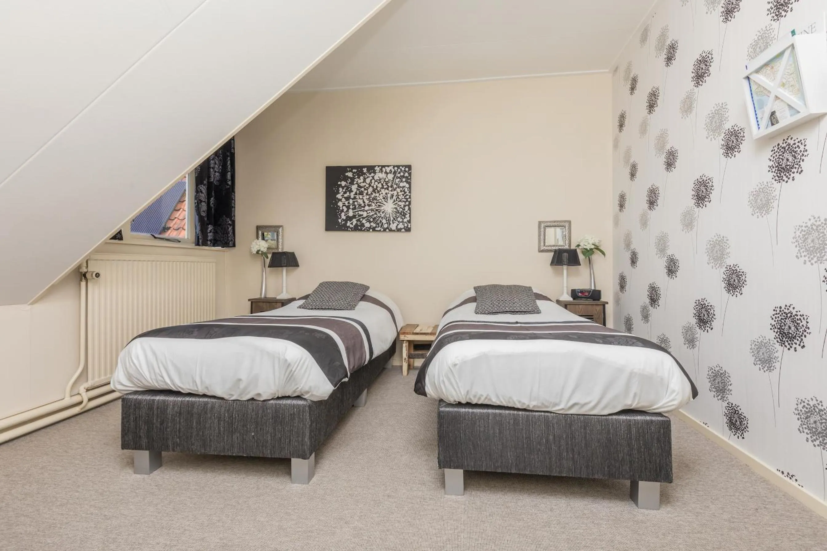 Bedroom, Bed in Hotel-Restaurant van der Weijde