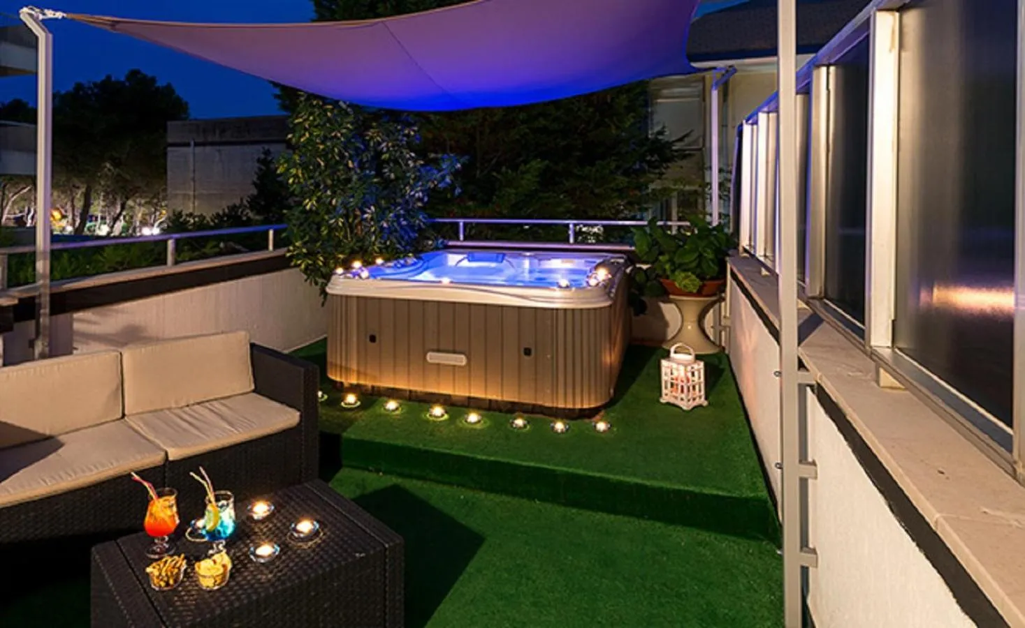 Pool view in Zenit Hotel