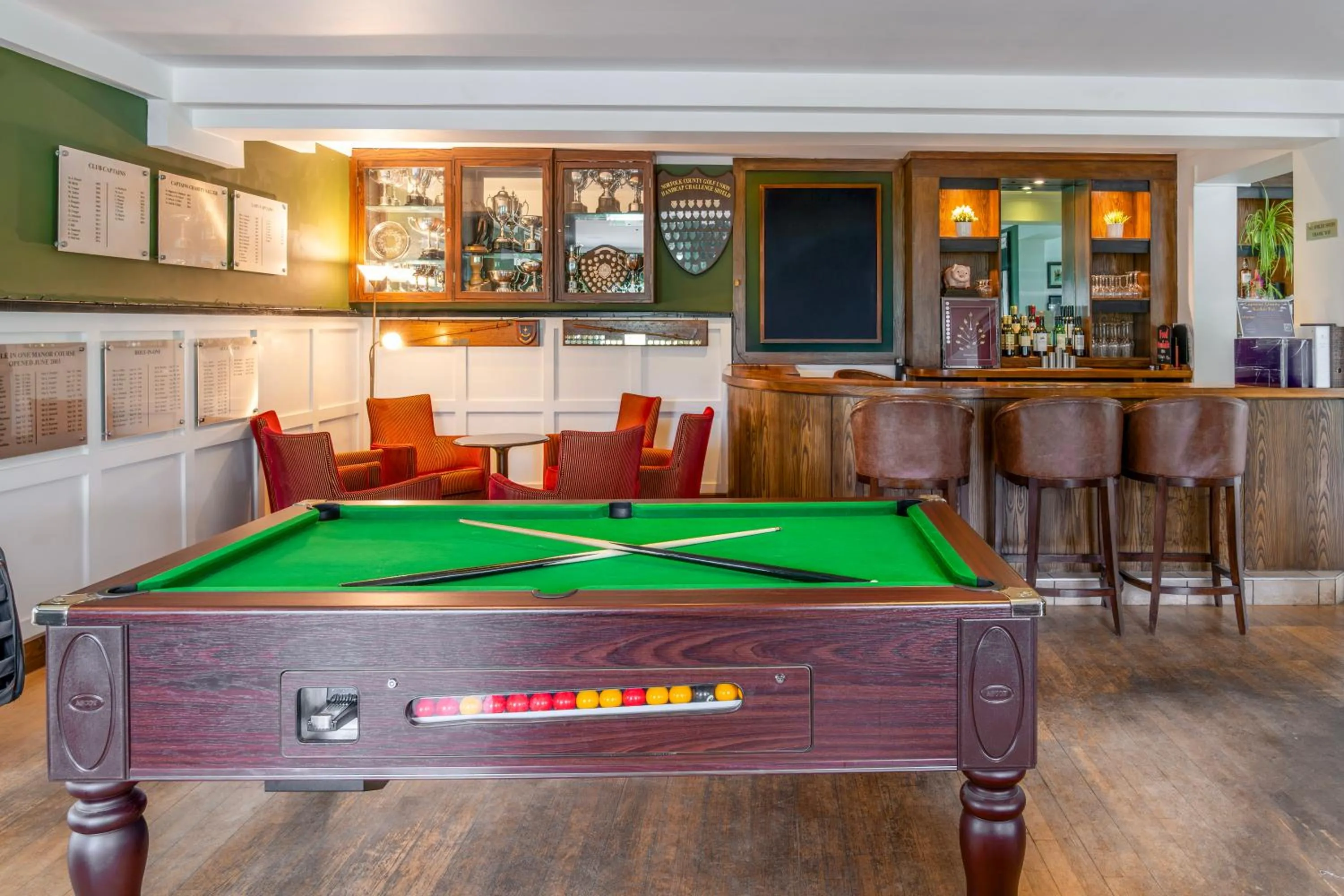Lounge or bar in Sprowston Manor Hotel, Spa & Golf