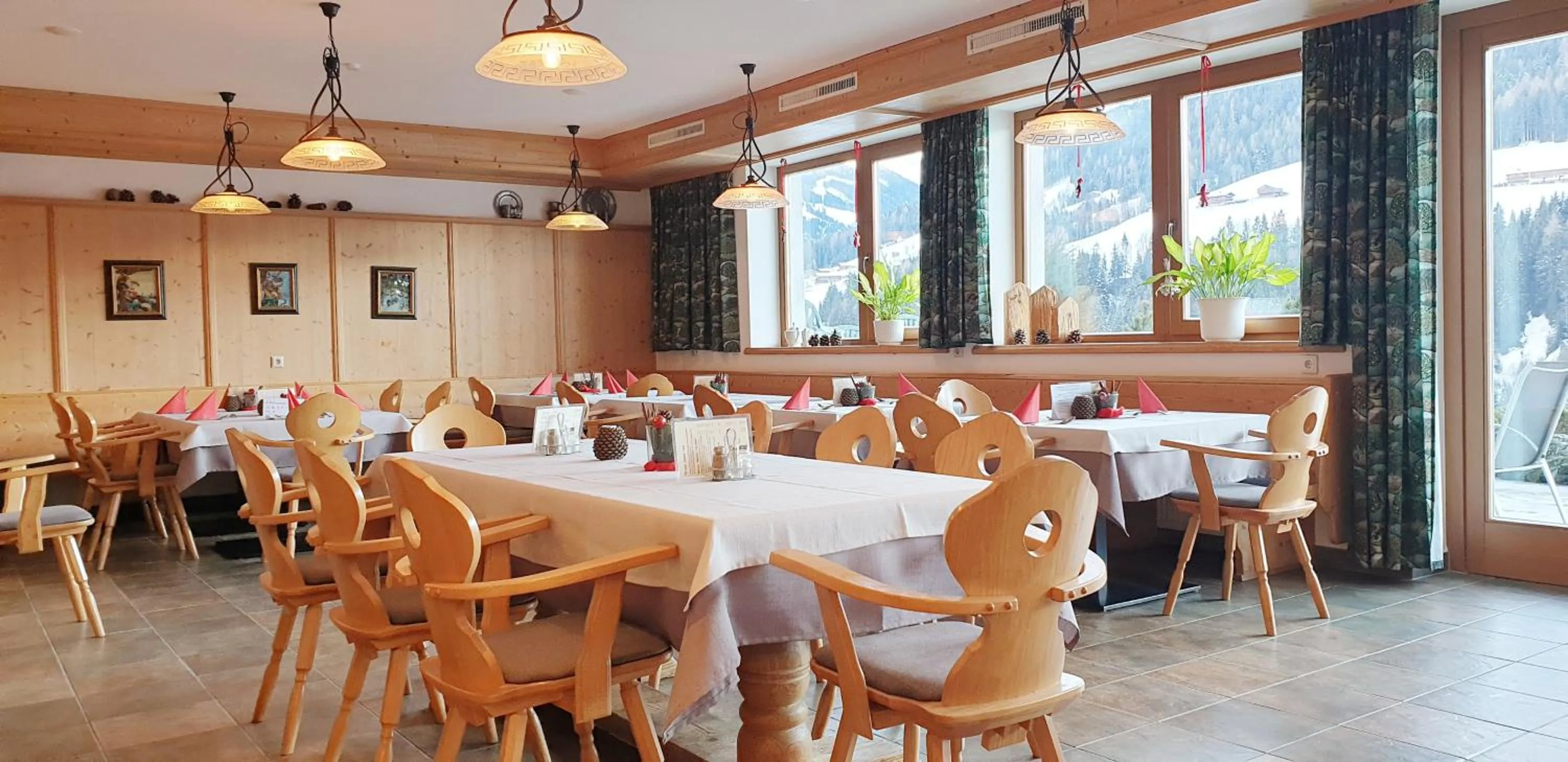 Restaurant/places to eat in Hotel Andreas