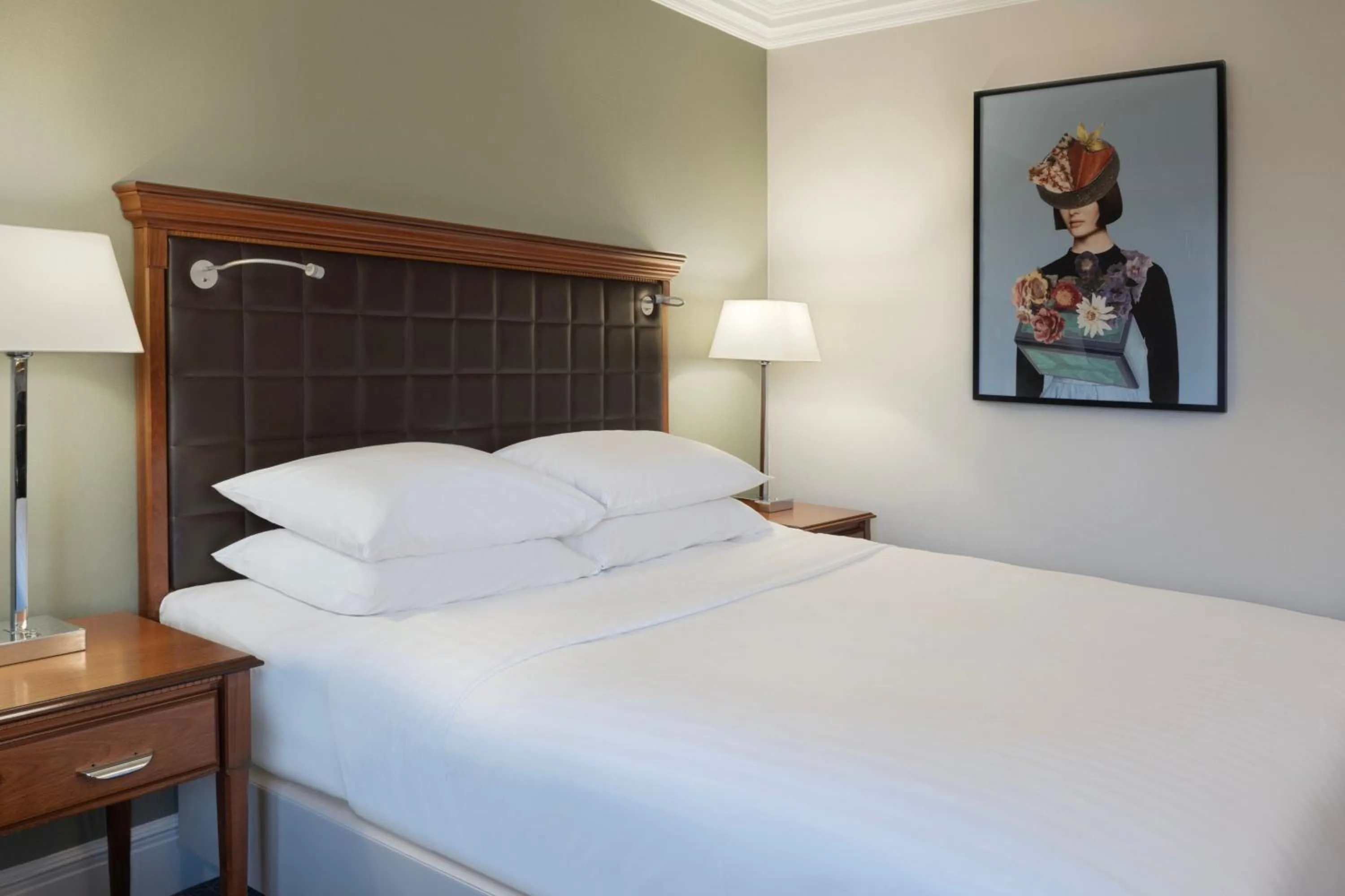 Photo of the whole room, Bed in Delta Hotels by Marriott Huntingdon