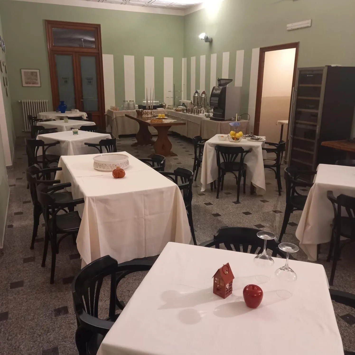 Restaurant/places to eat in Hotel Miramare