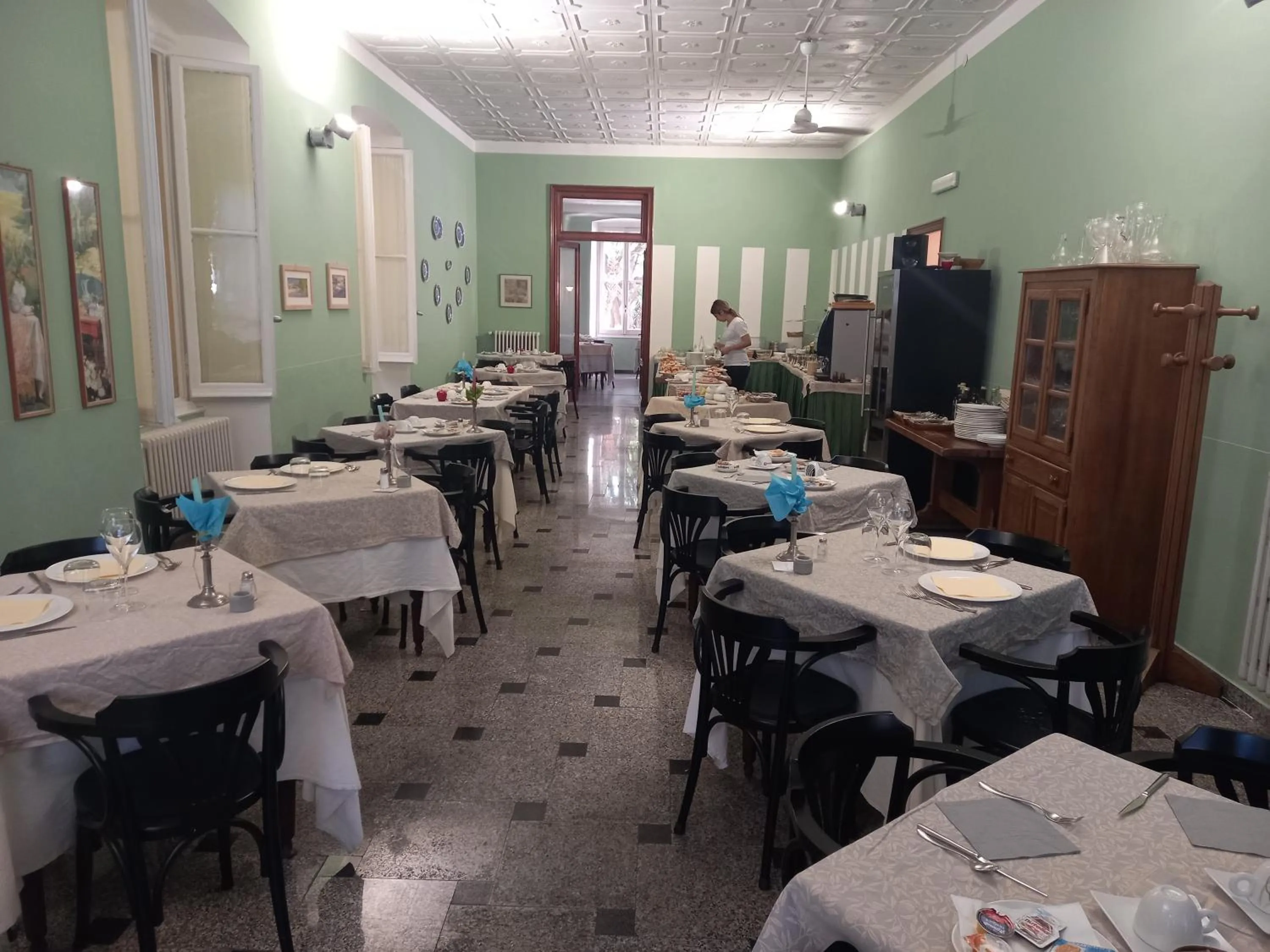 Restaurant/places to eat in Hotel Miramare