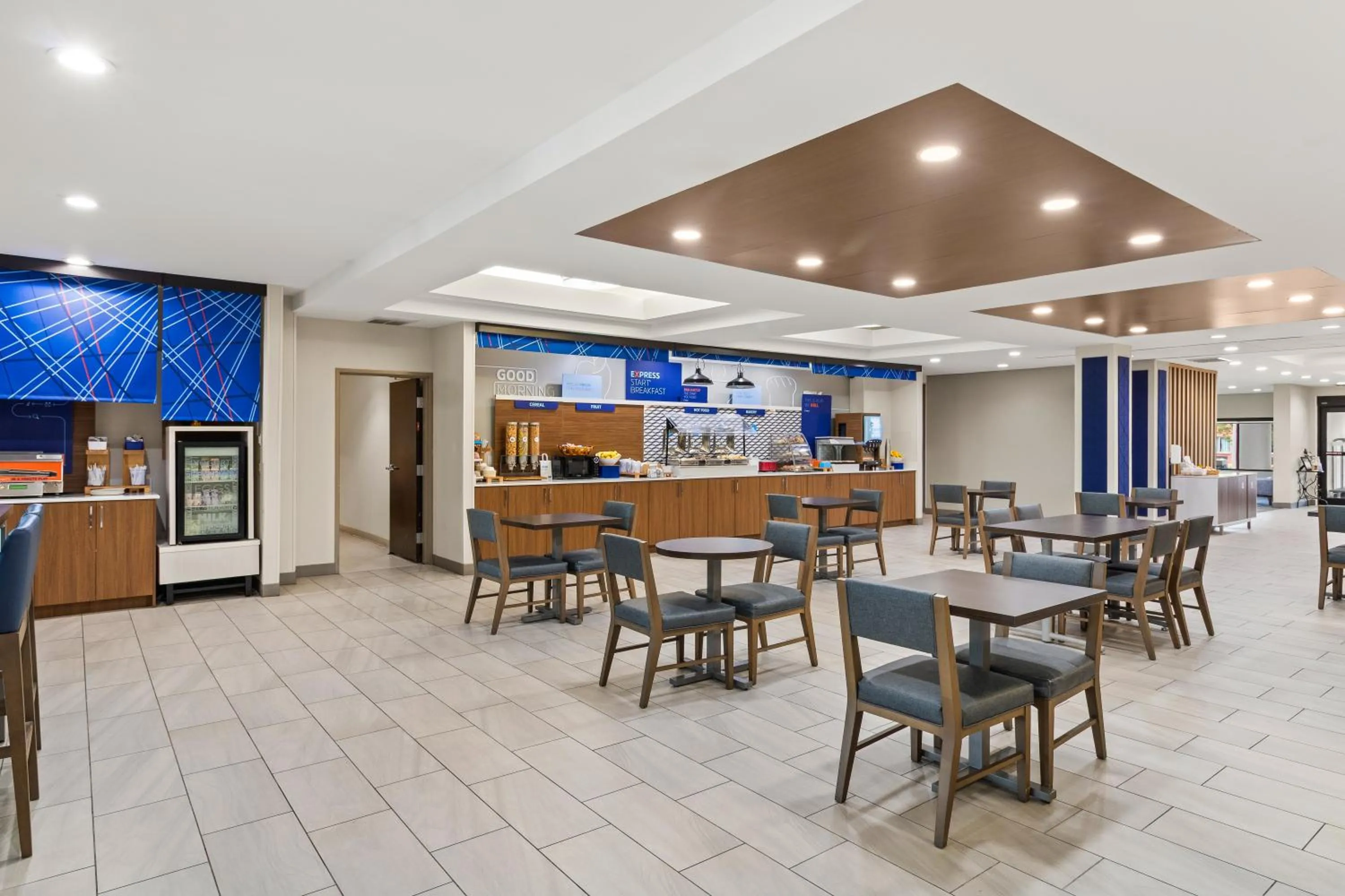 Breakfast in Holiday Inn Express & Suites Fairmont by IHG