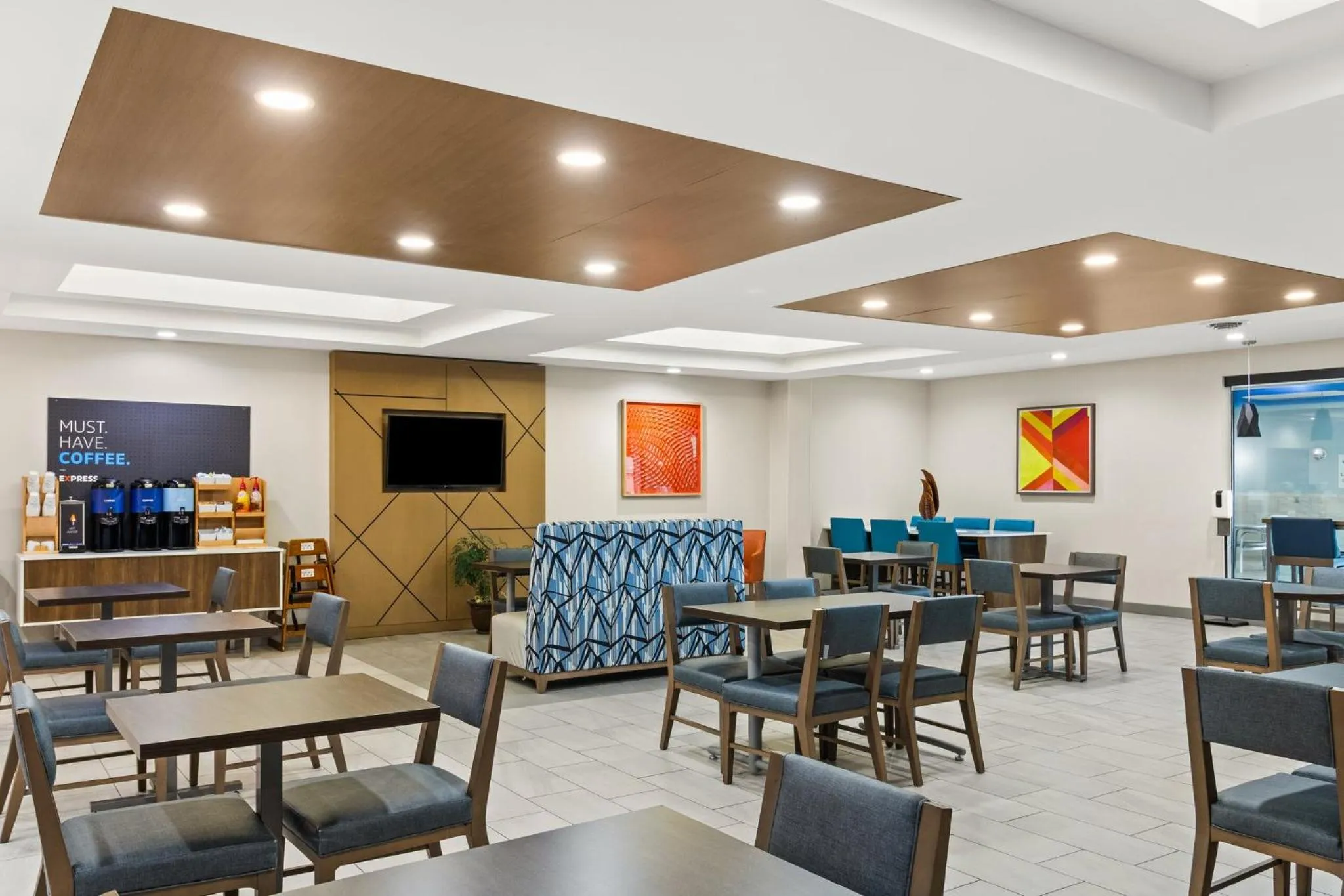 Breakfast in Holiday Inn Express & Suites Fairmont by IHG