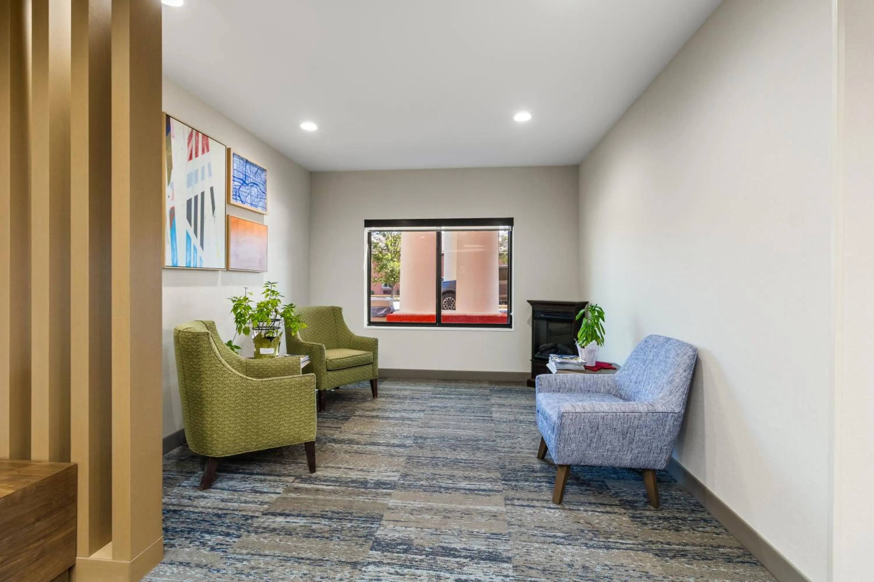 Lobby or reception in Holiday Inn Express & Suites Fairmont by IHG