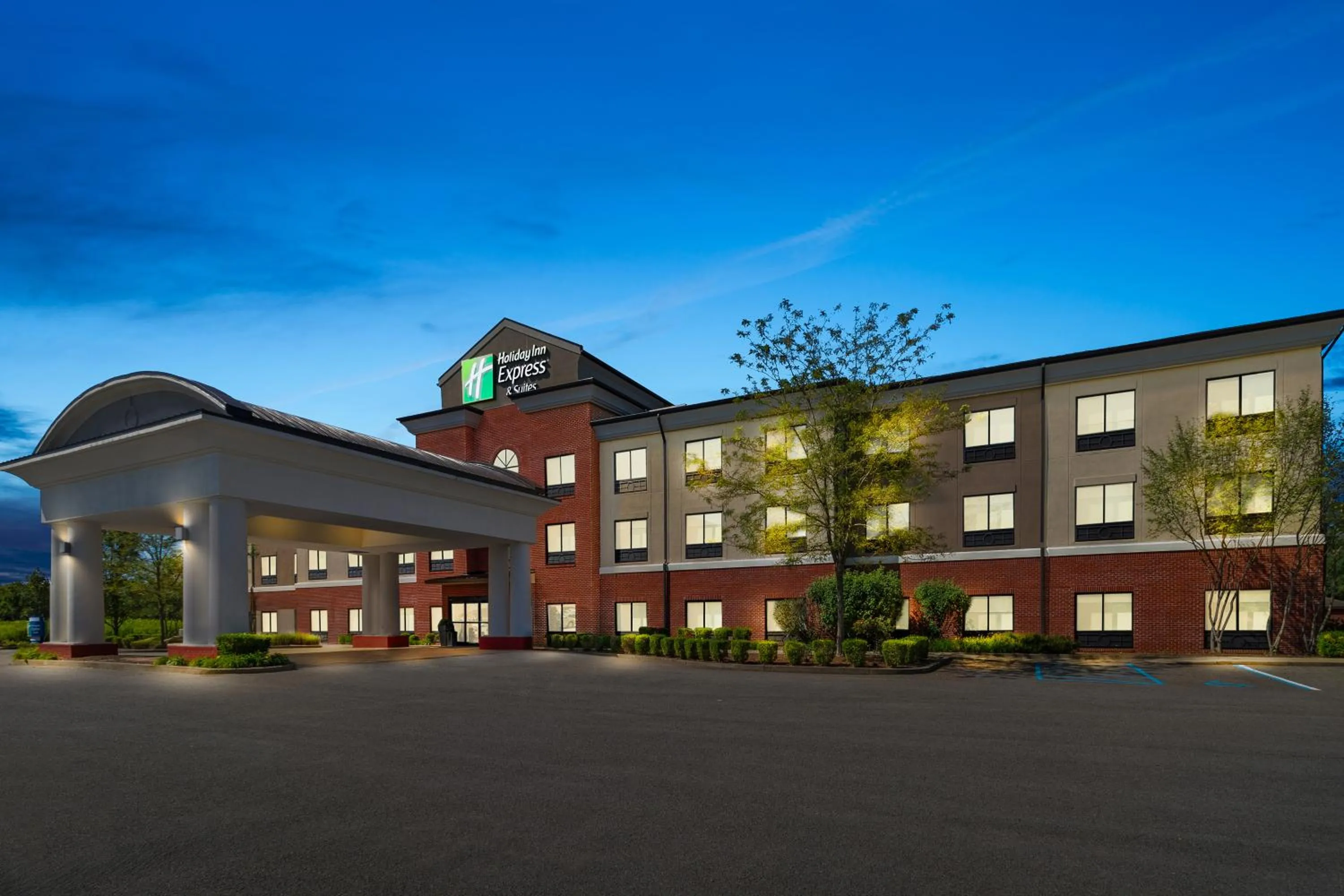 Property building in Holiday Inn Express & Suites Fairmont by IHG