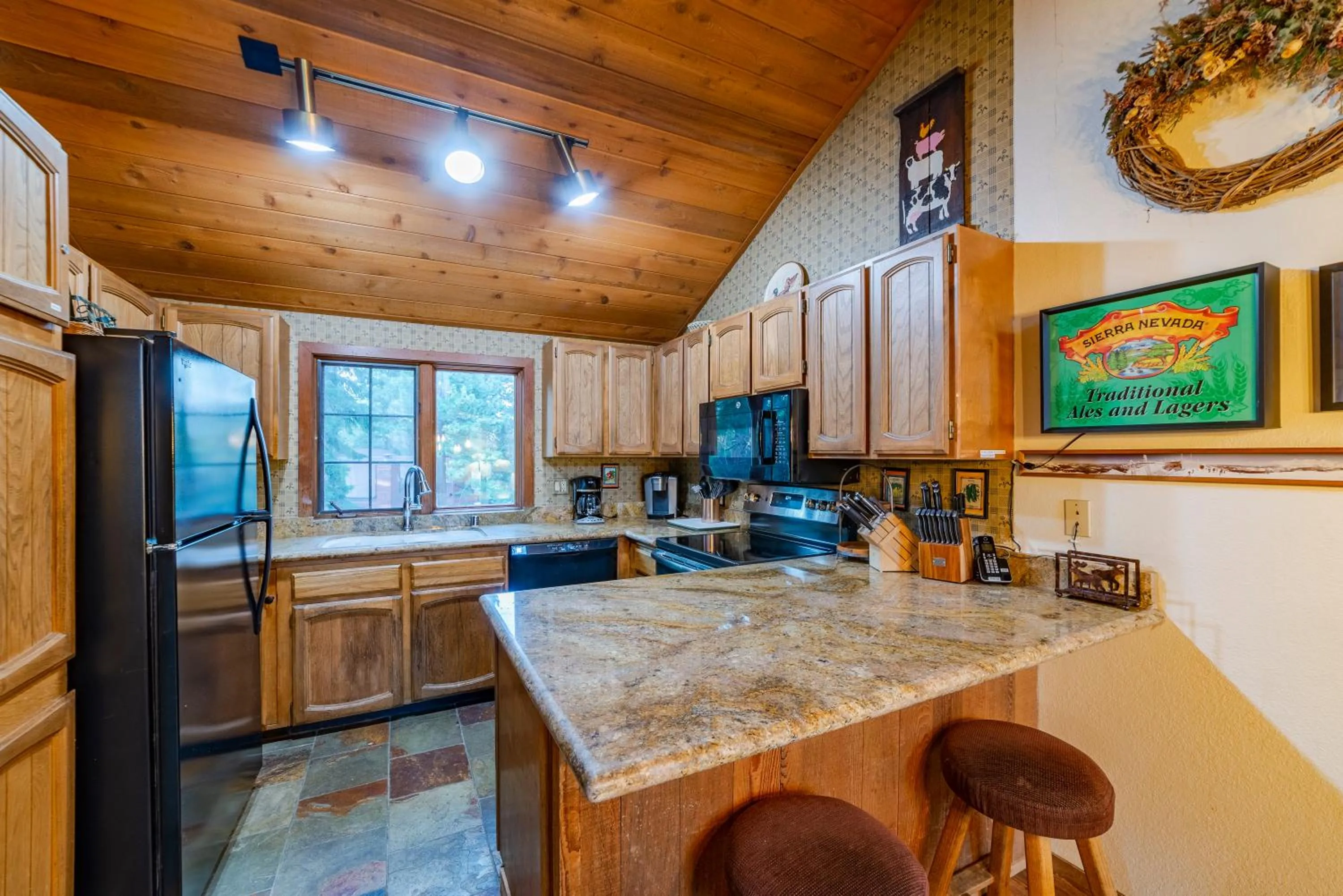 Kitchen or kitchenette in Austria Hof Lodge