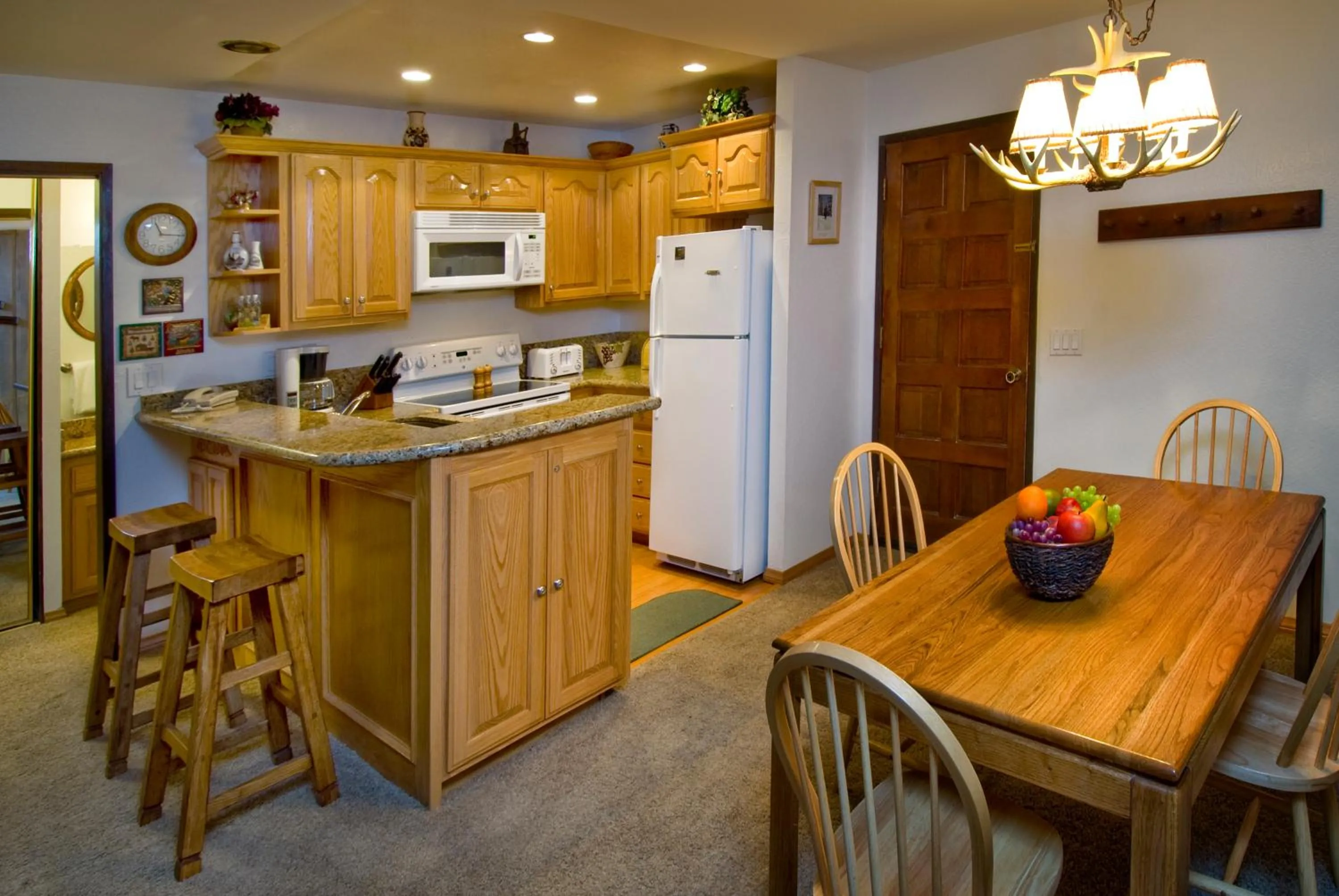 Kitchen or kitchenette in Austria Hof Lodge