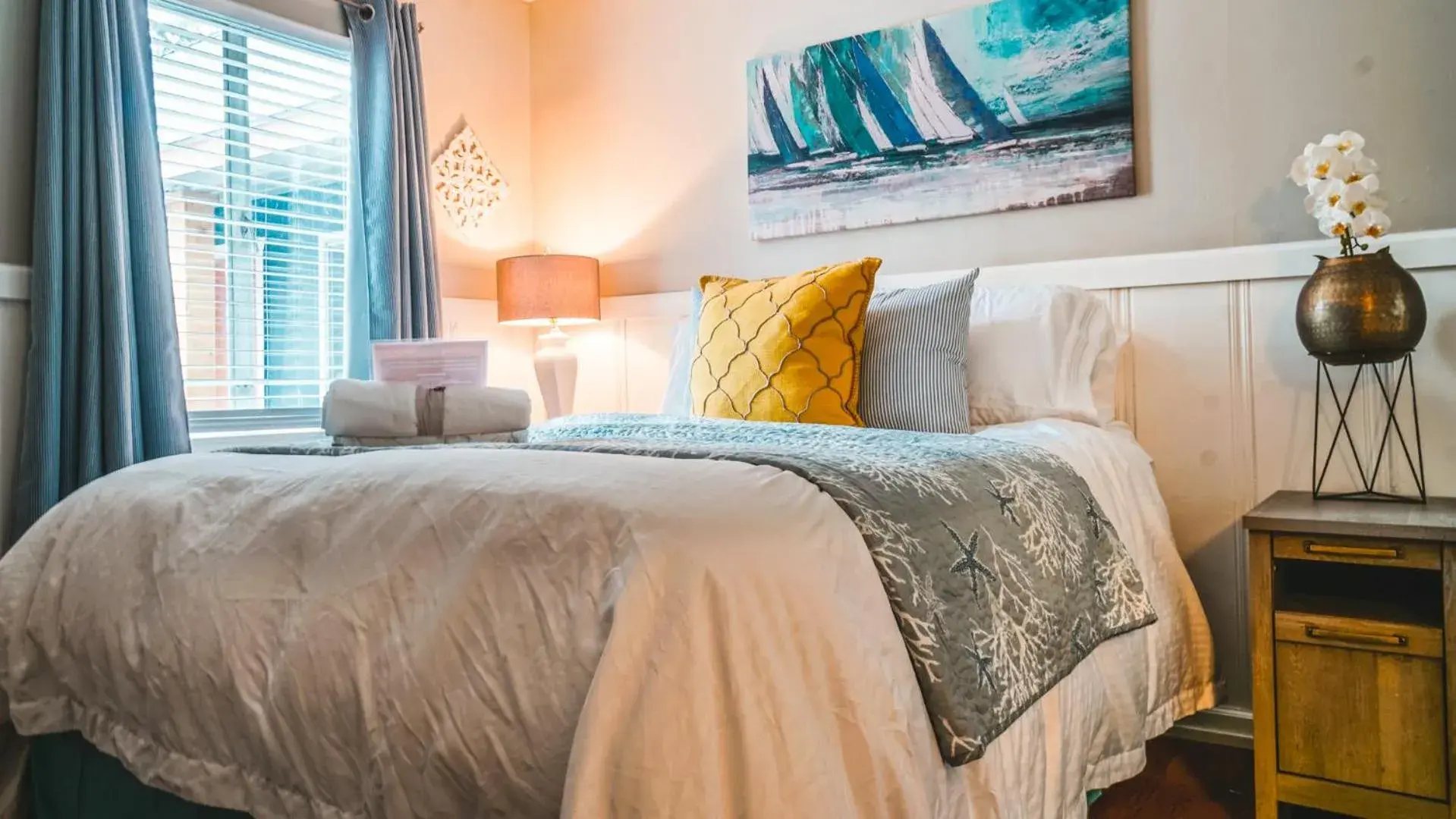 Standard Queen Room in Playpark Lodge Standard Queen Room in Playpark Lodge