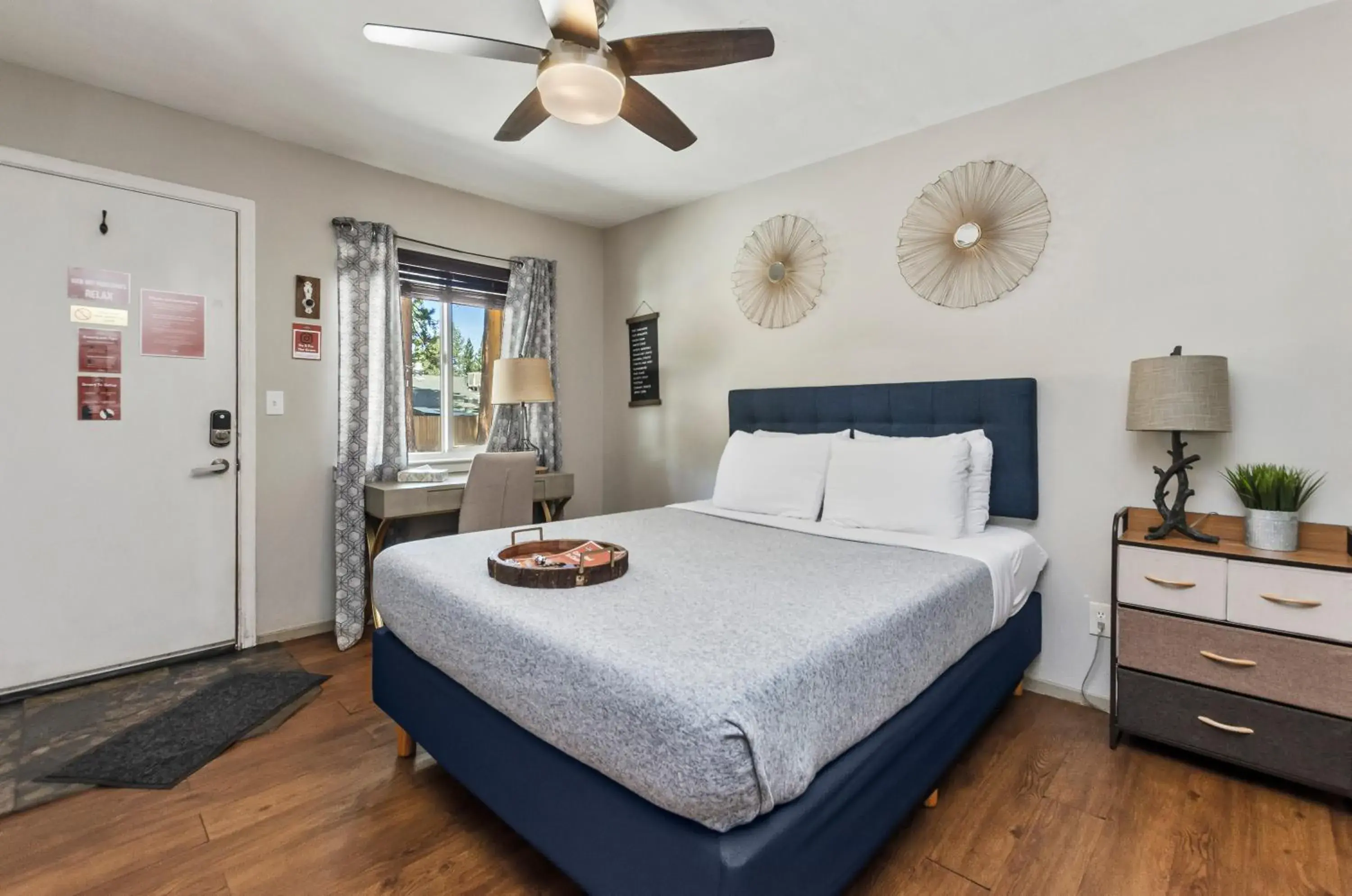 Deluxe Queen Room in Playpark Lodge Deluxe Queen Room in Playpark Lodge