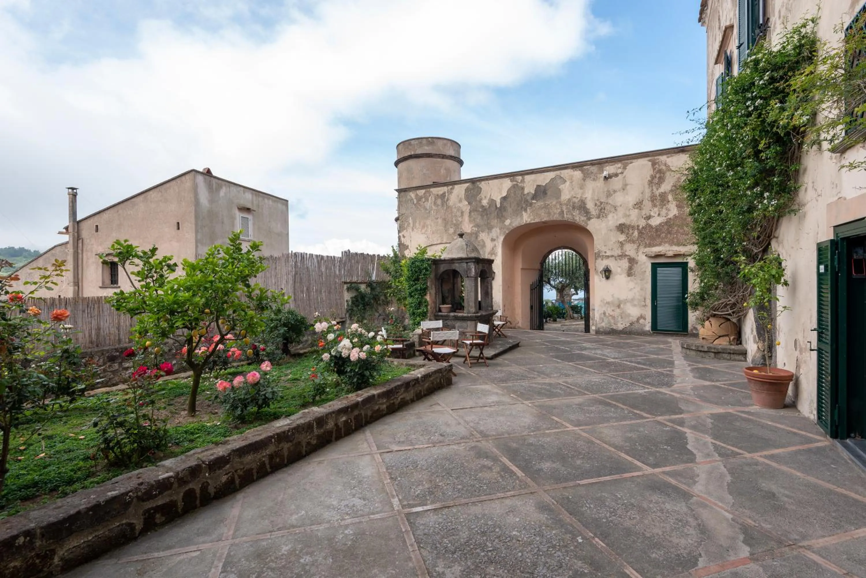 Inner courtyard view in Villa il Turro
