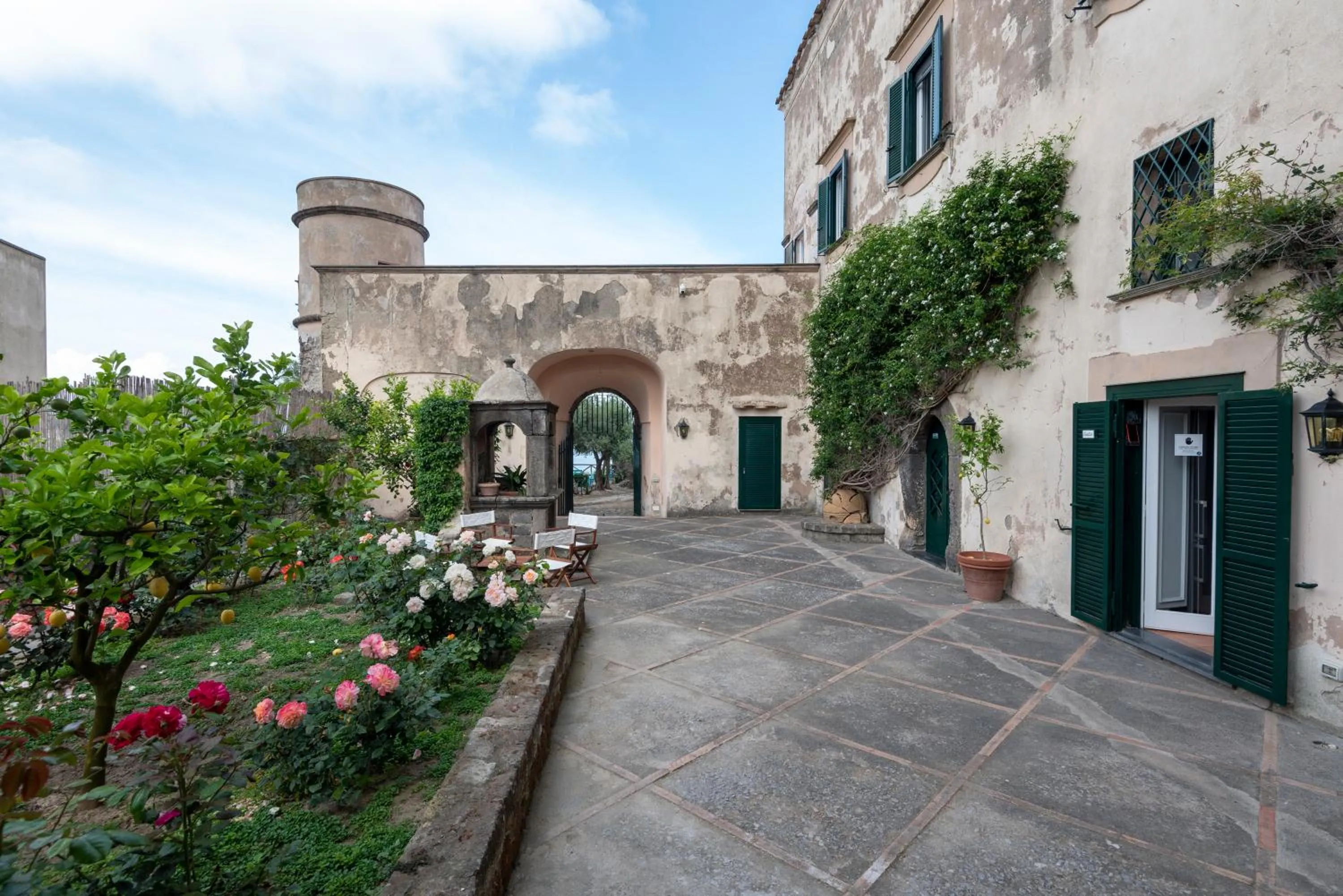 Inner courtyard view in Villa il Turro