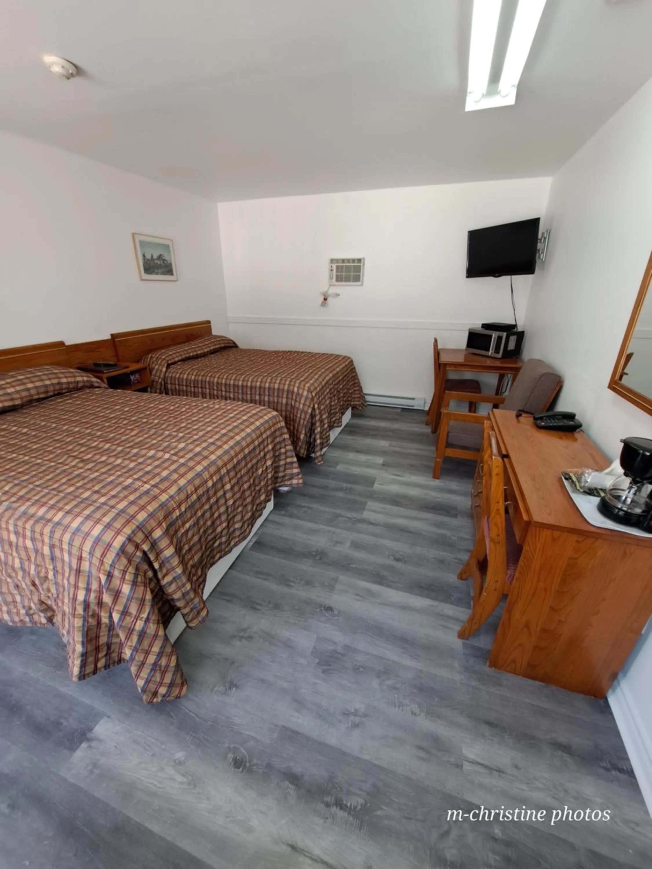 Bedroom, Bed in Motel Bonsoir