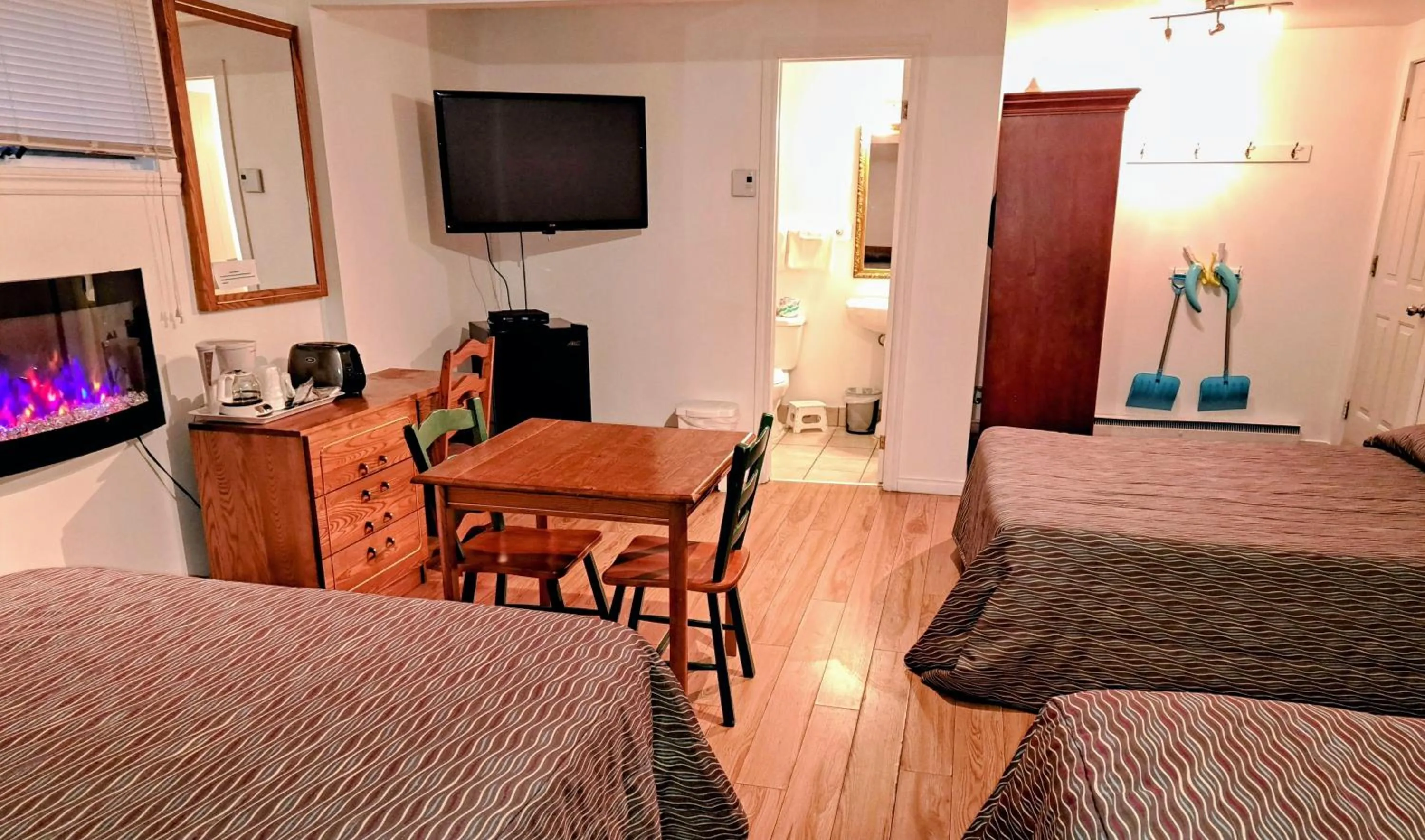 Photo of the whole room, Bed in Motel Bonsoir