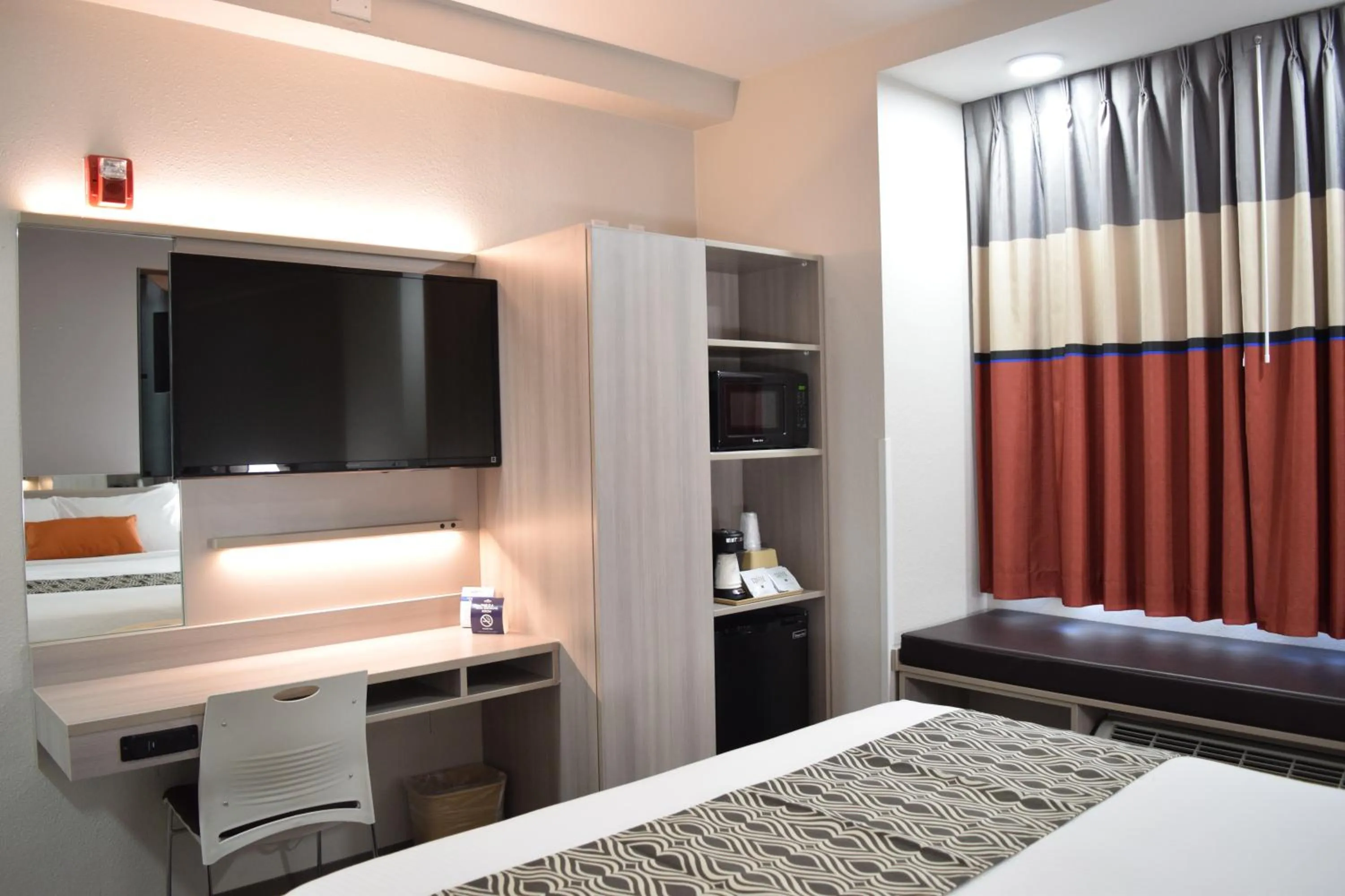 TV and multimedia, Bed in Microtel Inn & Suites by Wyndham Raleigh