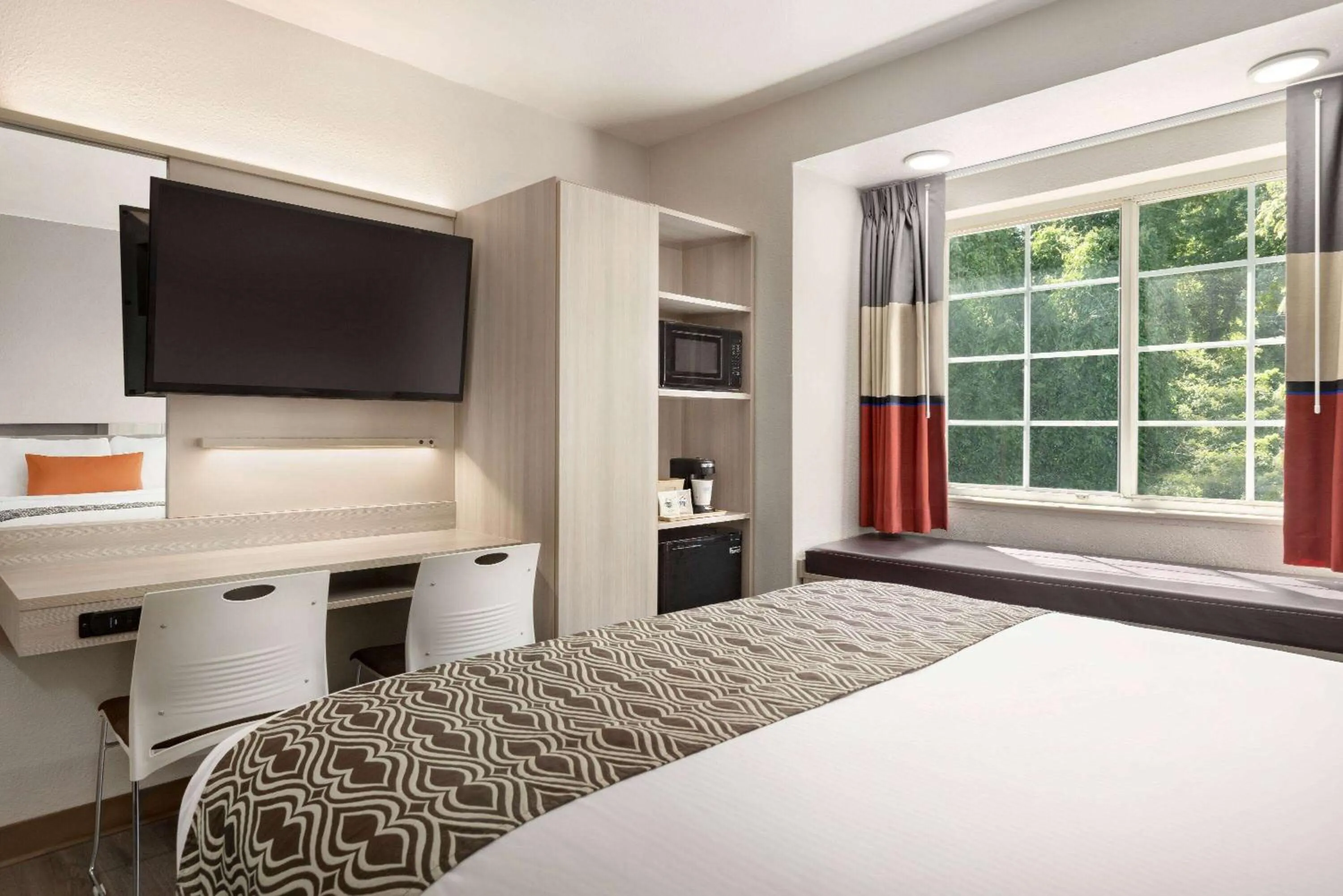 Photo of the whole room, Bed in Microtel Inn & Suites by Wyndham Raleigh