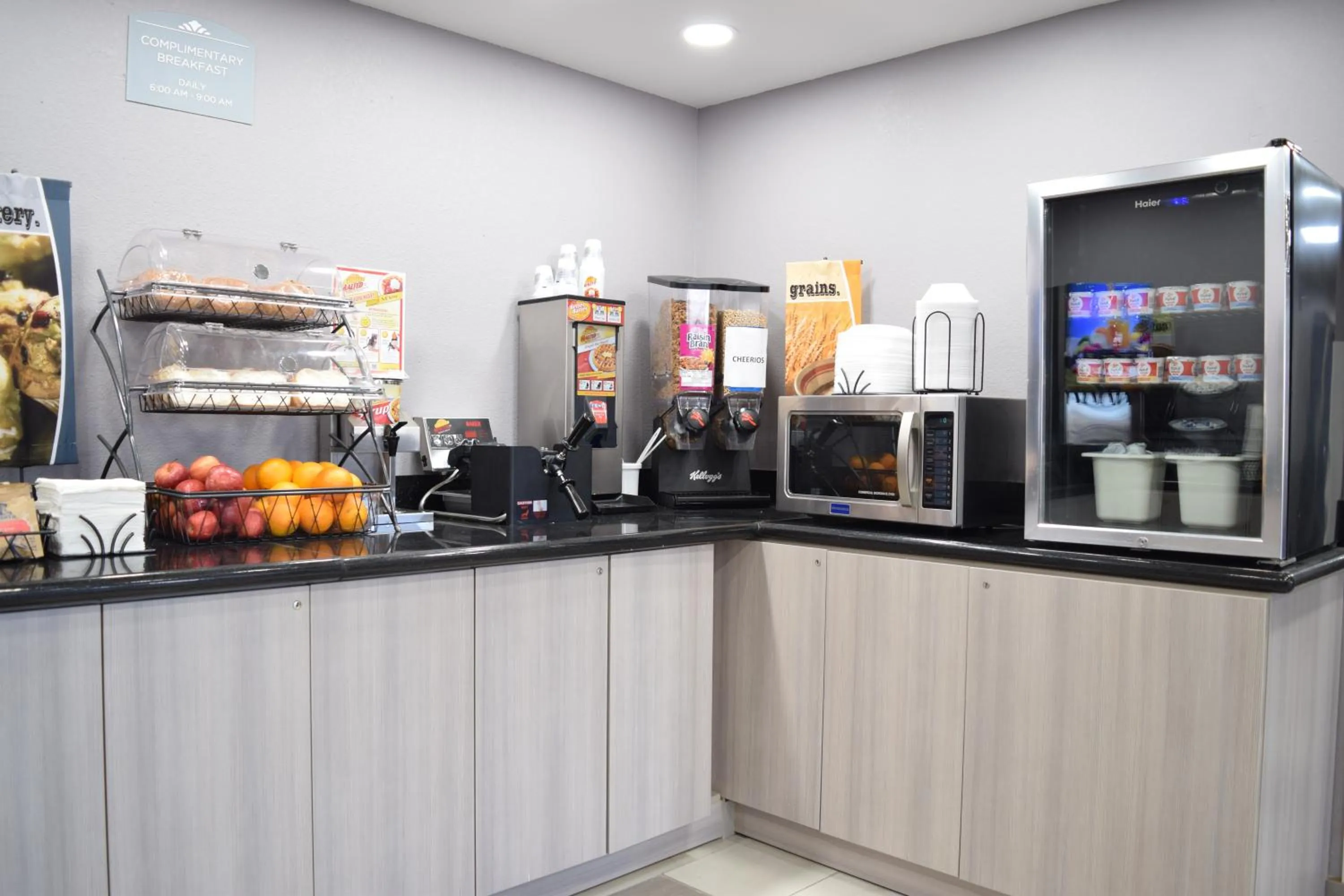 Continental breakfast in Microtel Inn & Suites by Wyndham Raleigh