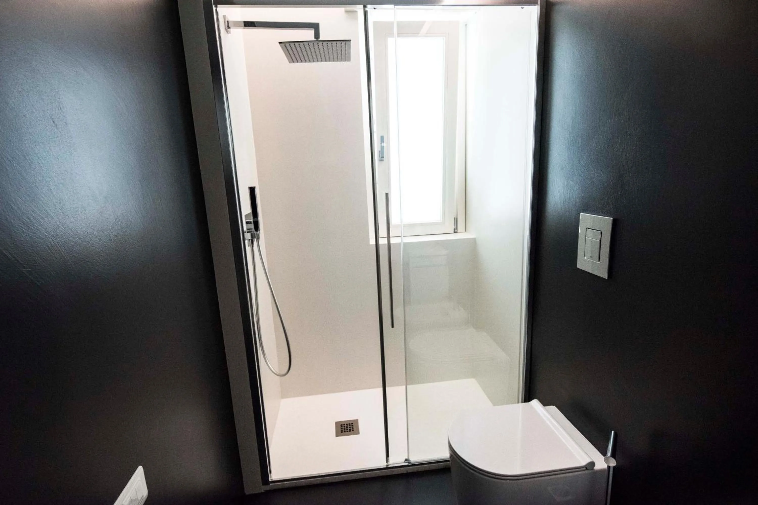 Shower in apARTments Sperlonga