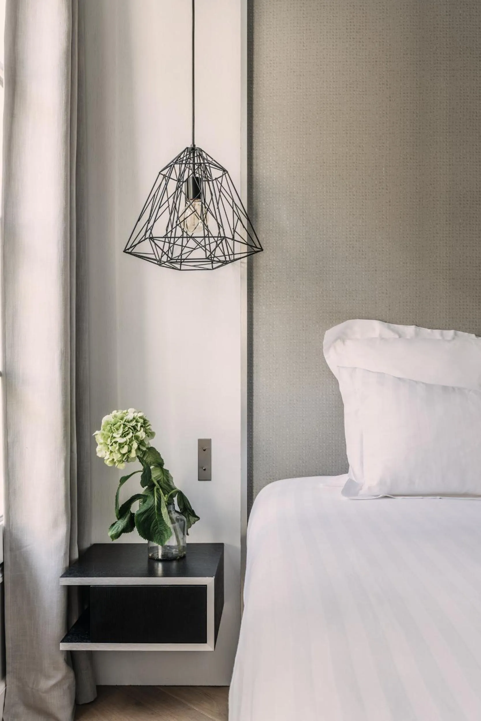 Bedroom, Bed in HIGHSTAY - Luxury Serviced Apartments - Place Vendôme