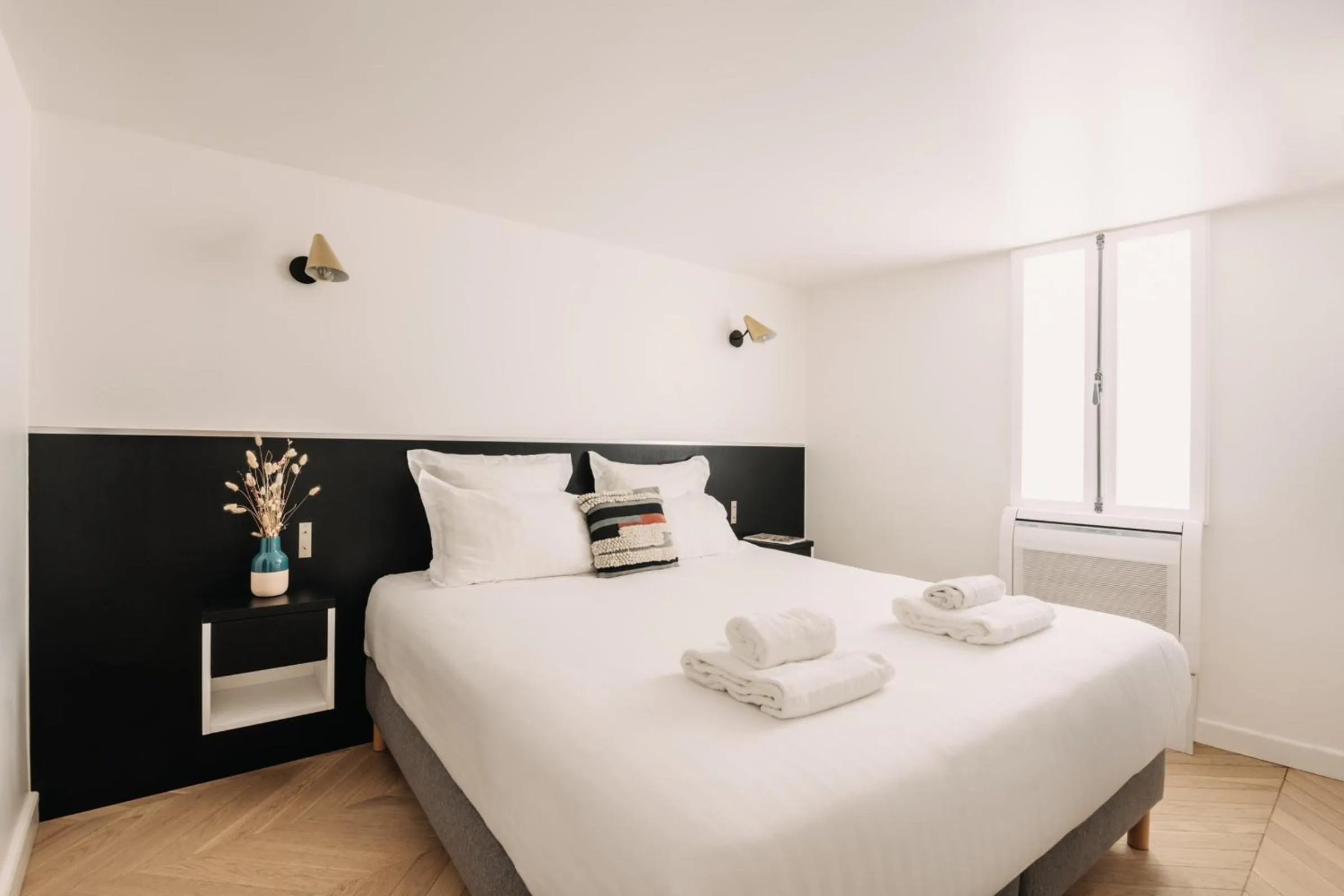 Bed in HIGHSTAY - Luxury Serviced Apartments - Place Vendôme