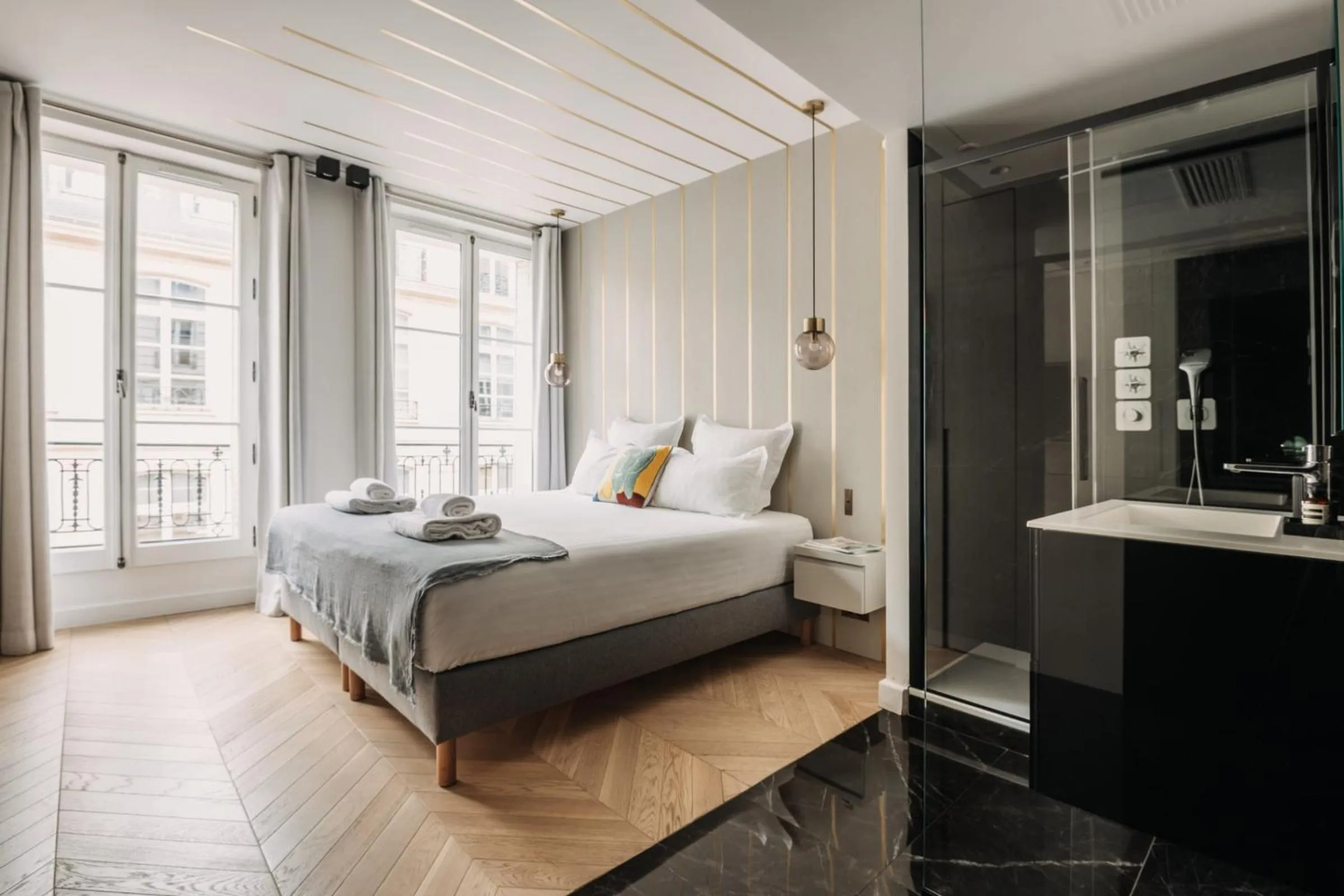 Bedroom, Bed in HIGHSTAY - Luxury Serviced Apartments - Place Vendôme