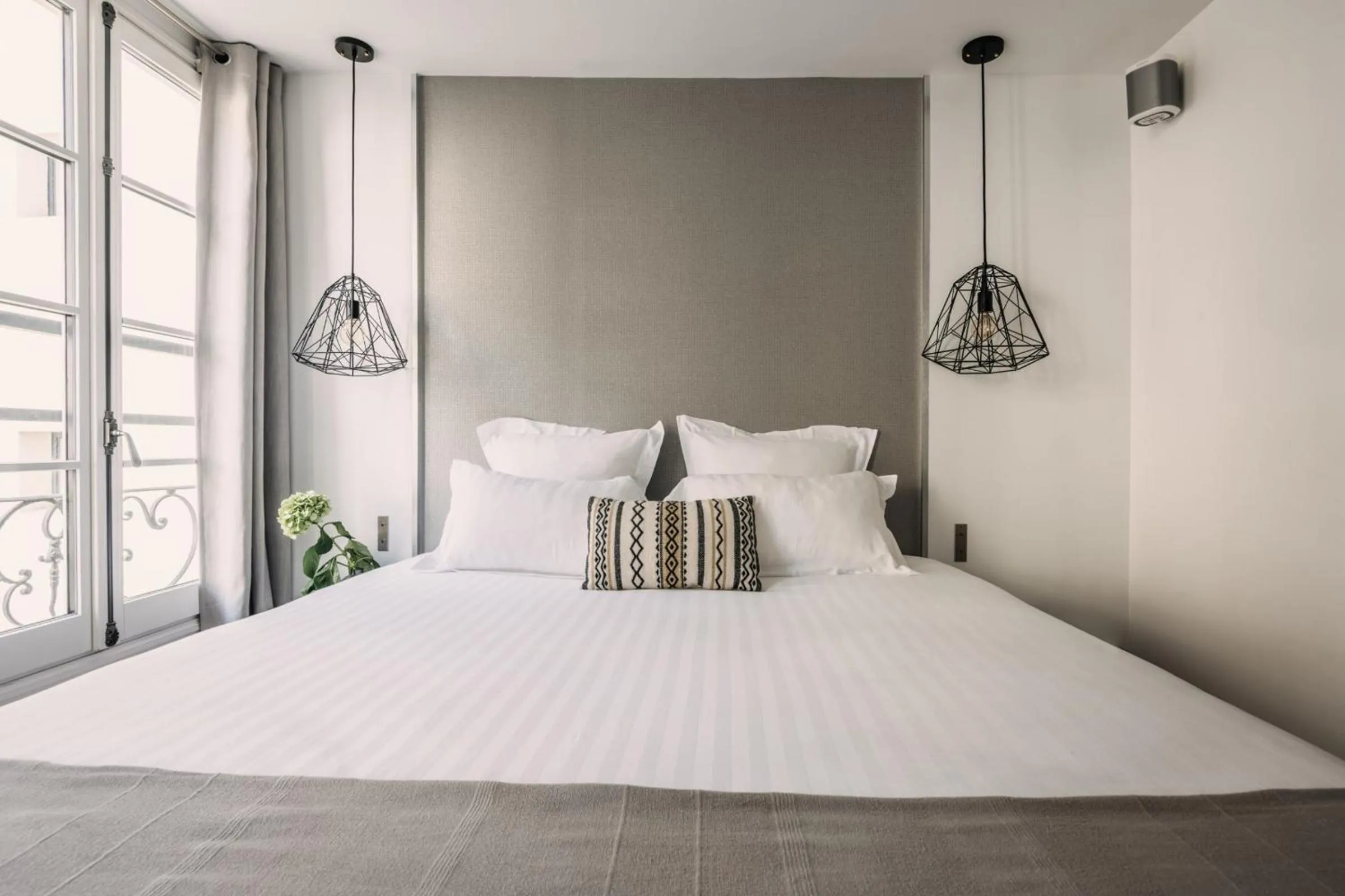 Bed in HIGHSTAY - Luxury Serviced Apartments - Place Vendôme