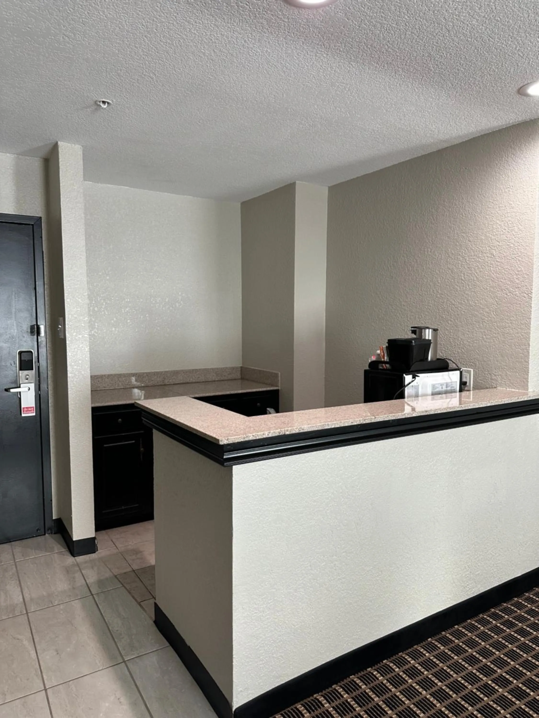 minibar in Alexis Hotel & Banquets Dallas Park Central Galleria