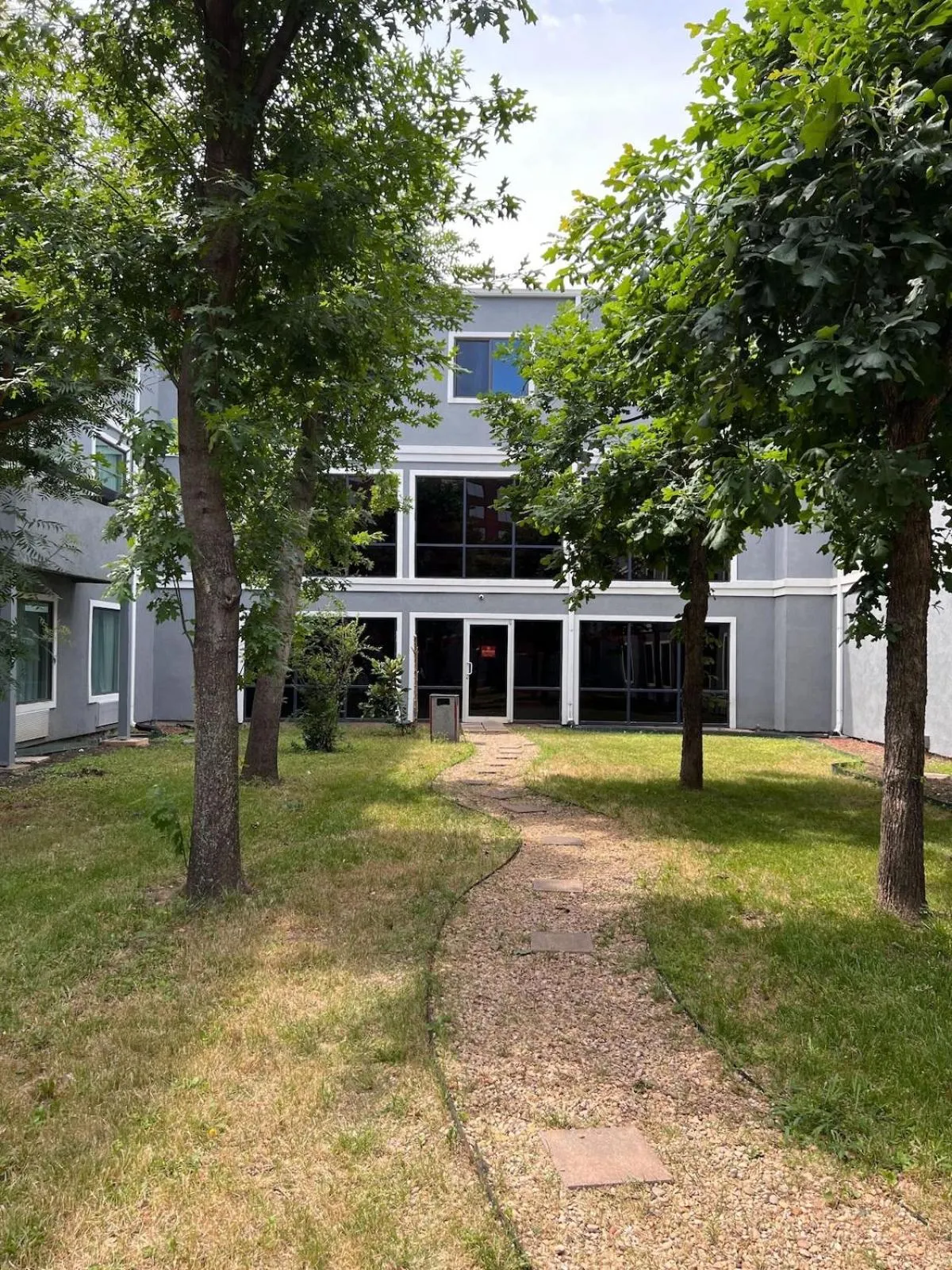 Garden view in Alexis Hotel & Banquets Dallas Park Central Galleria