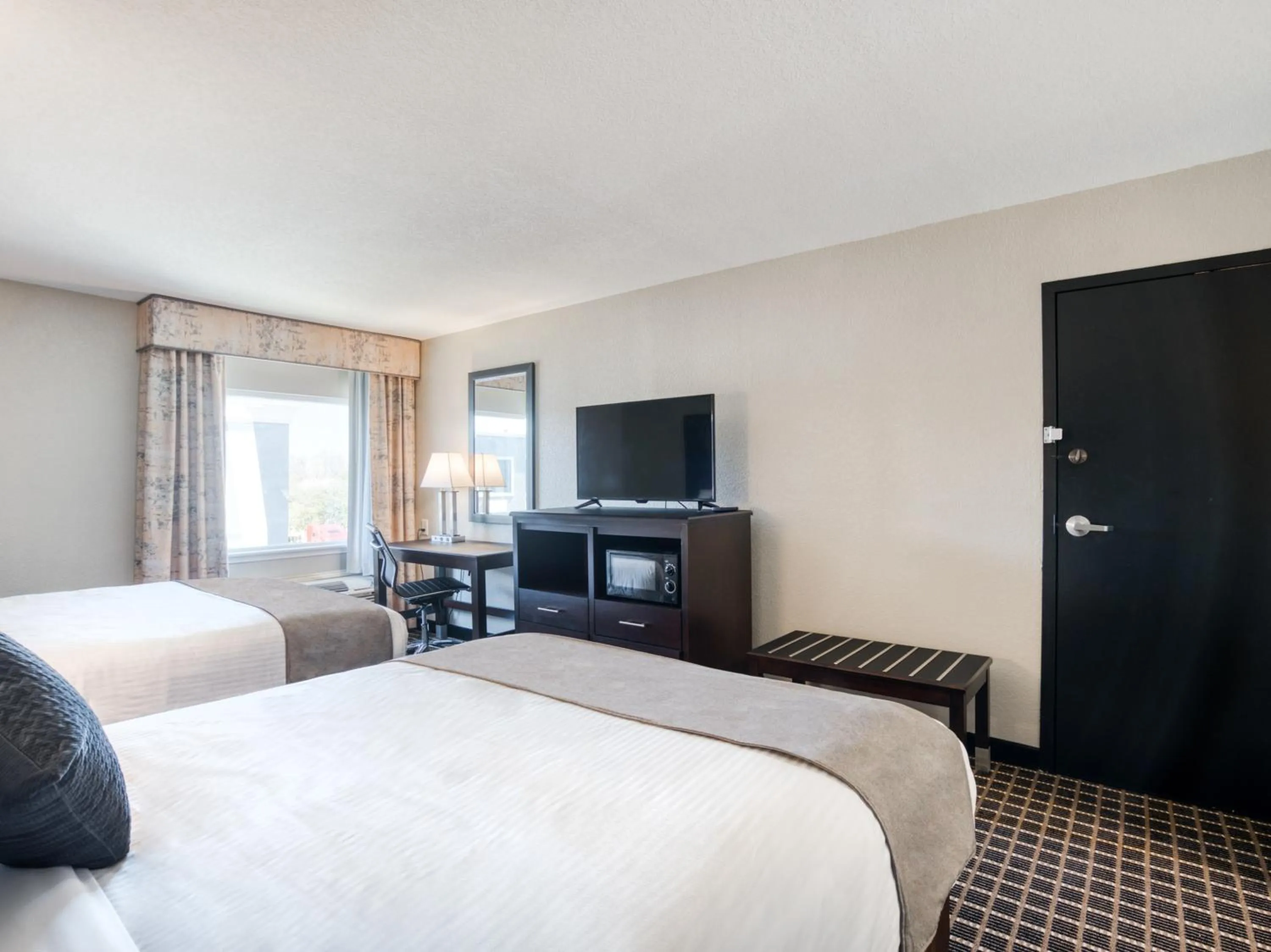 TV and multimedia, Bed in Alexis Hotel & Banquets Dallas Park Central Galleria