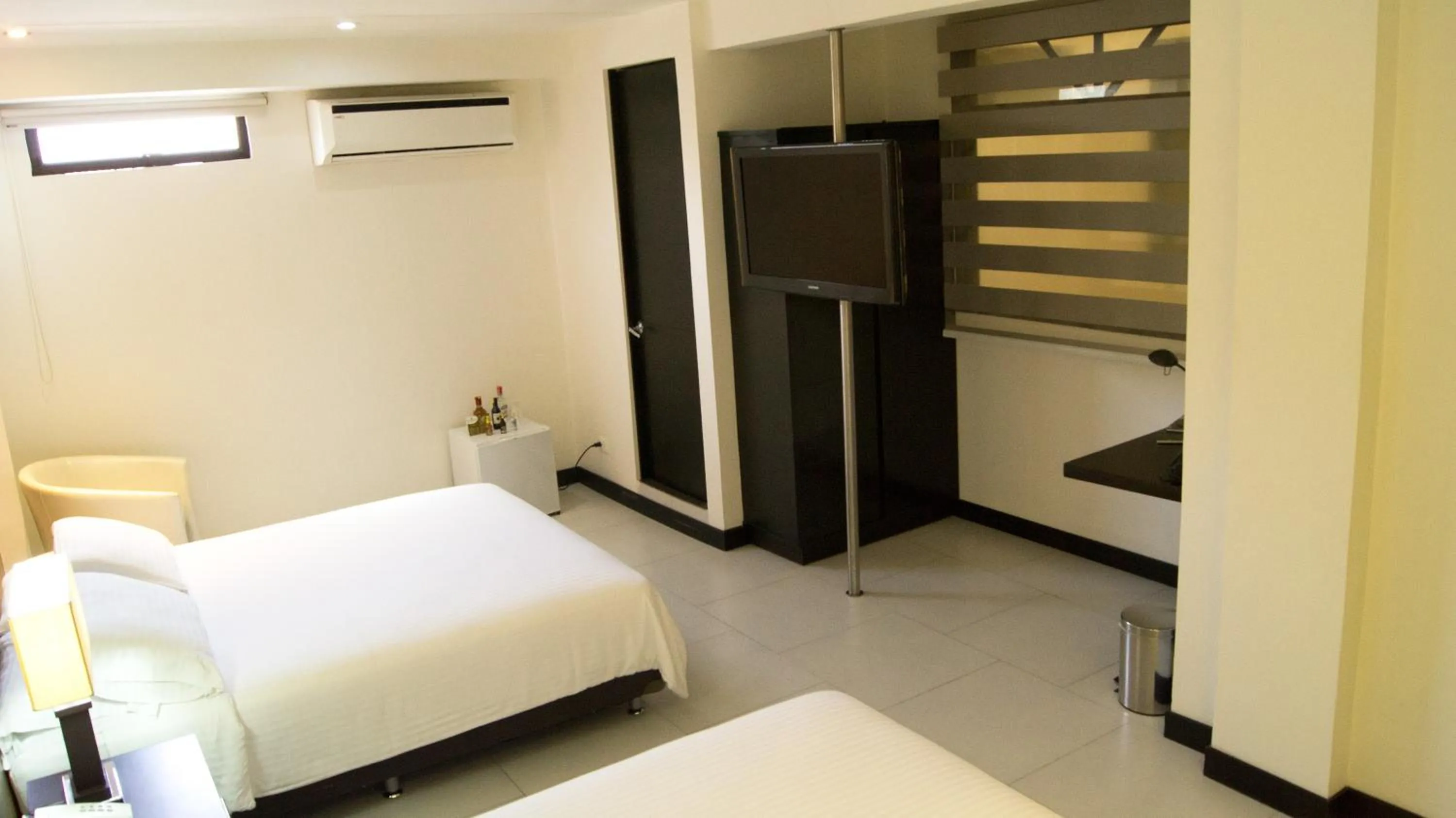 TV and multimedia, Bed in Aw Hotel Puerta de San Antonio