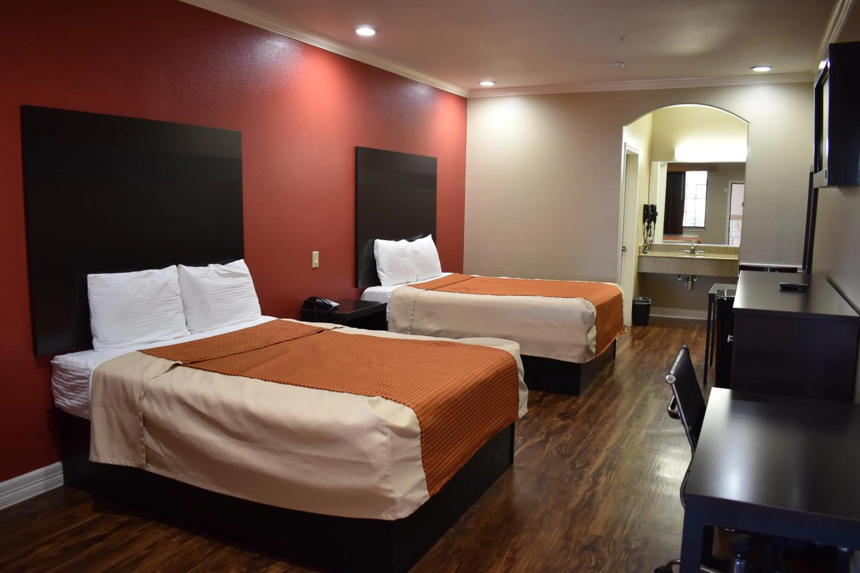 room service, Bed in Platinum Inn Katy