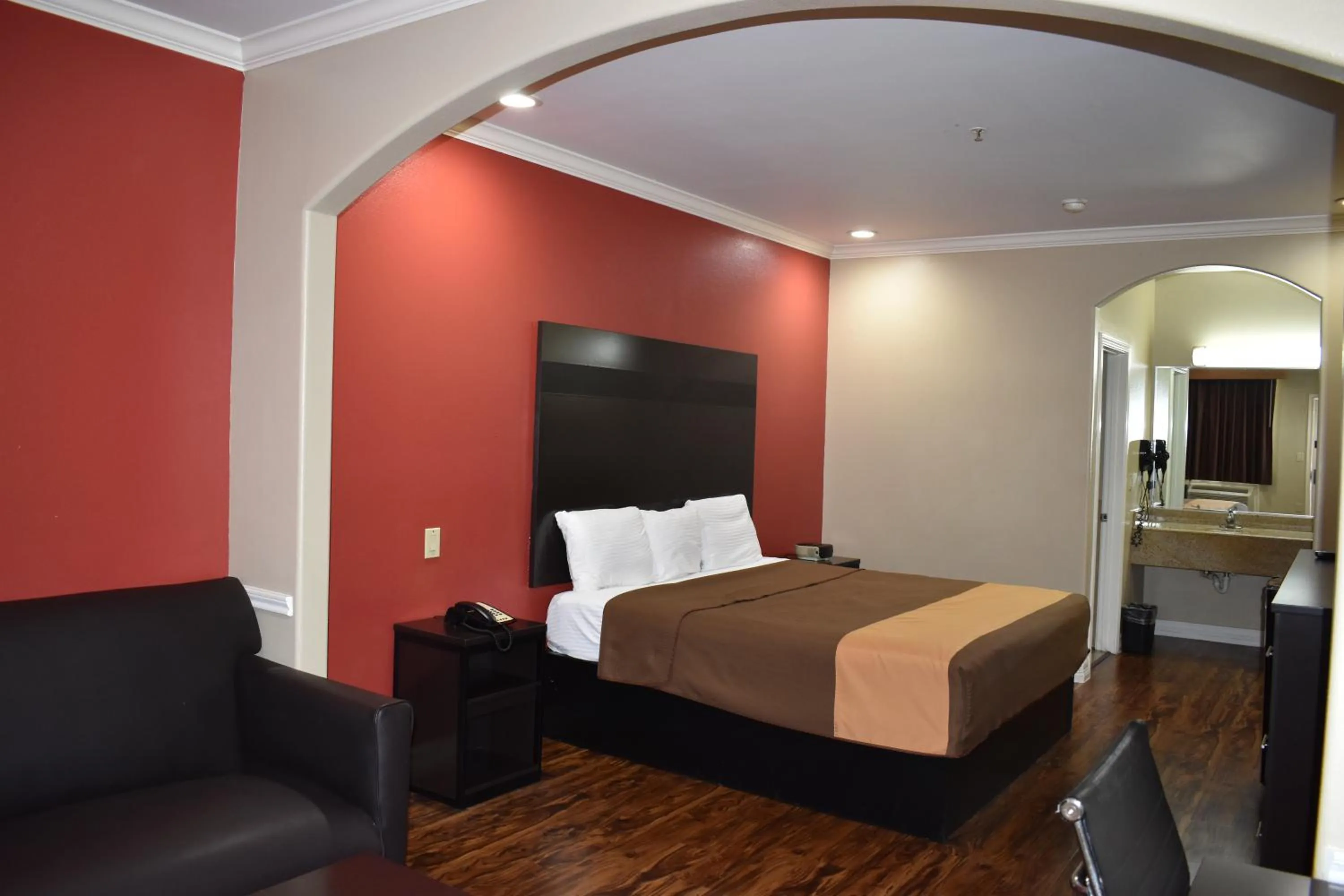 room service, Bed in Platinum Inn Katy