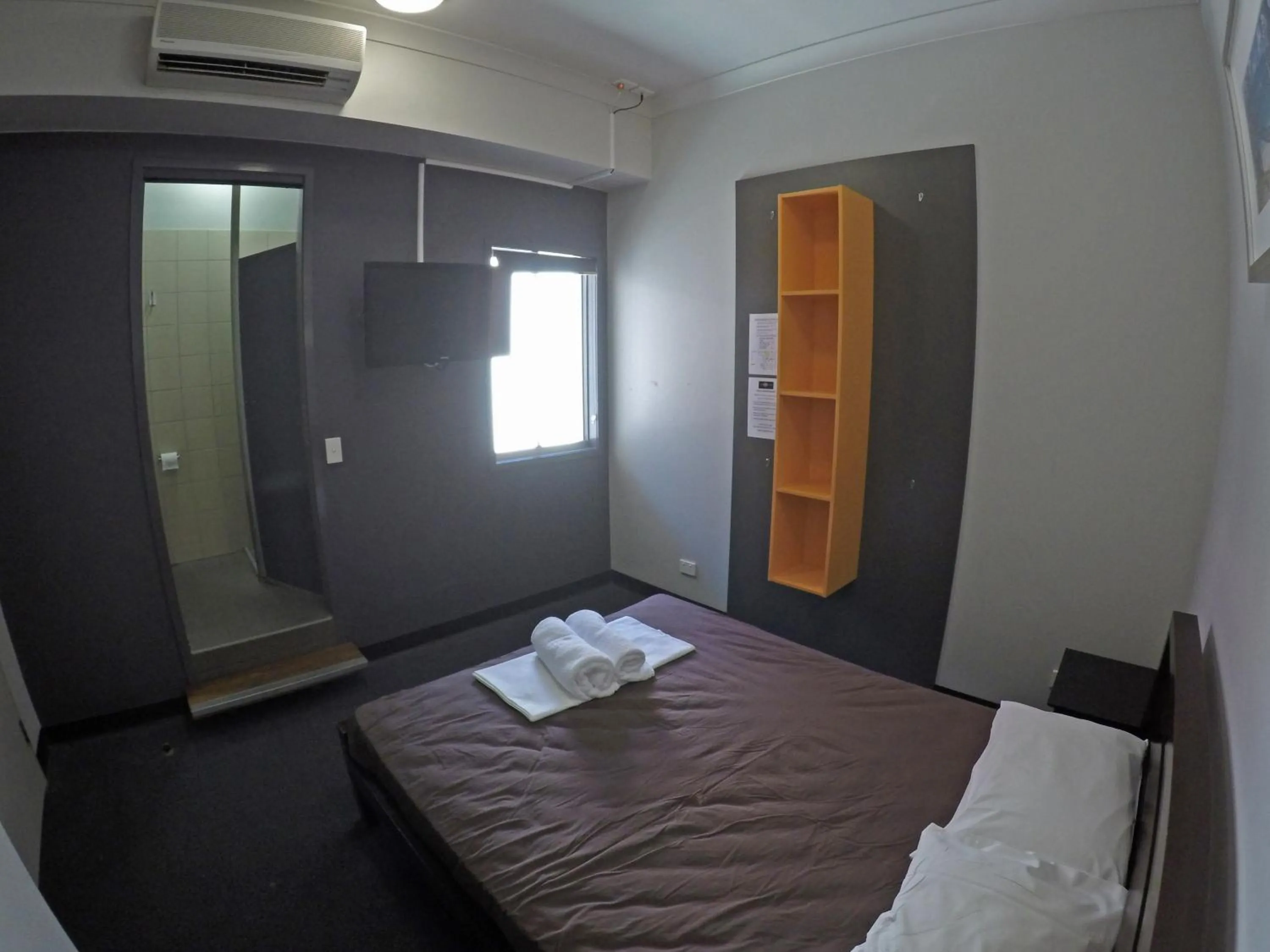 Bed in Global Backpackers Port Douglas