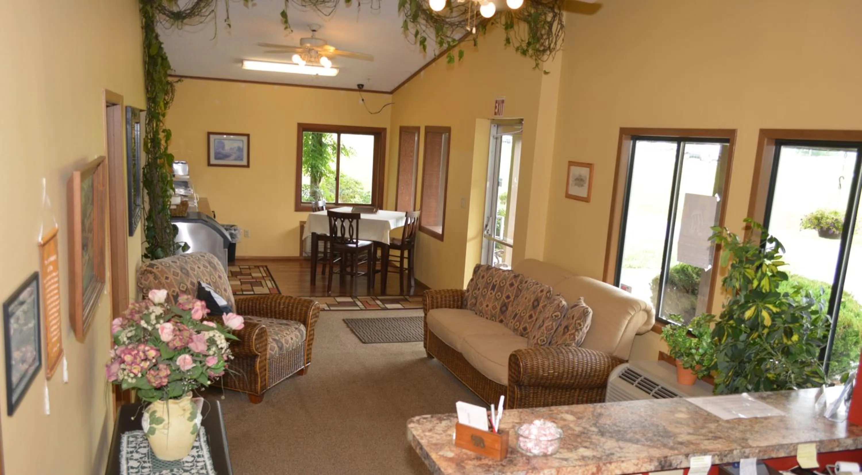 Lobby or reception in Arbor Inn of Historic Marshall