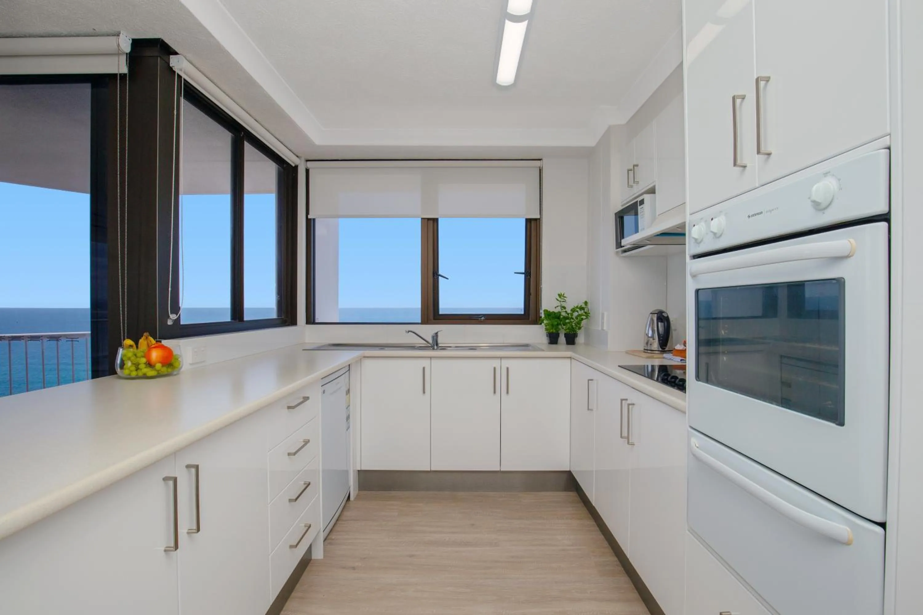 Kitchen or kitchenette in Carool Holiday Apartments