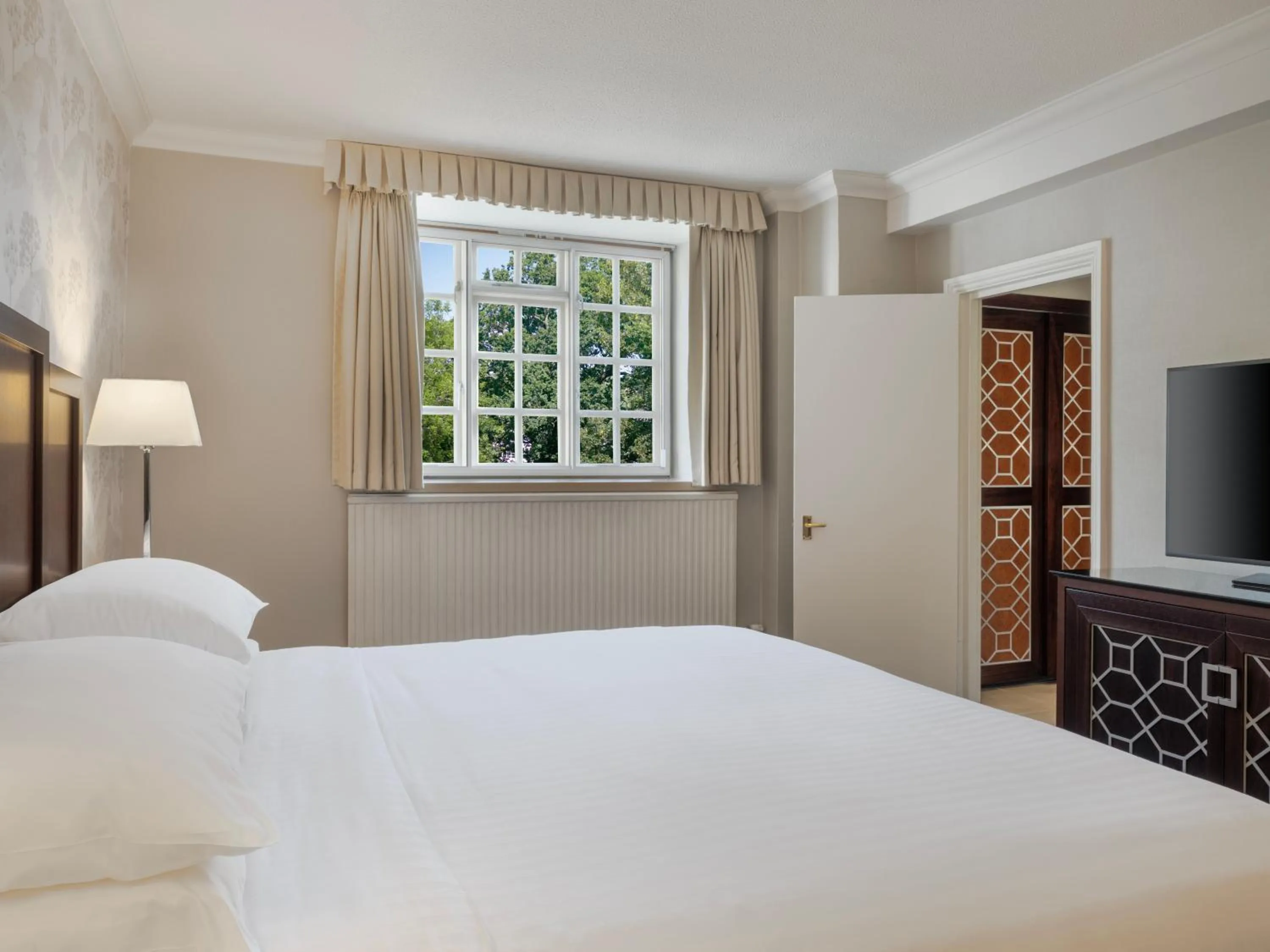 Bedroom, Bed in Delta Hotels by Marriott St Pierre Country Club