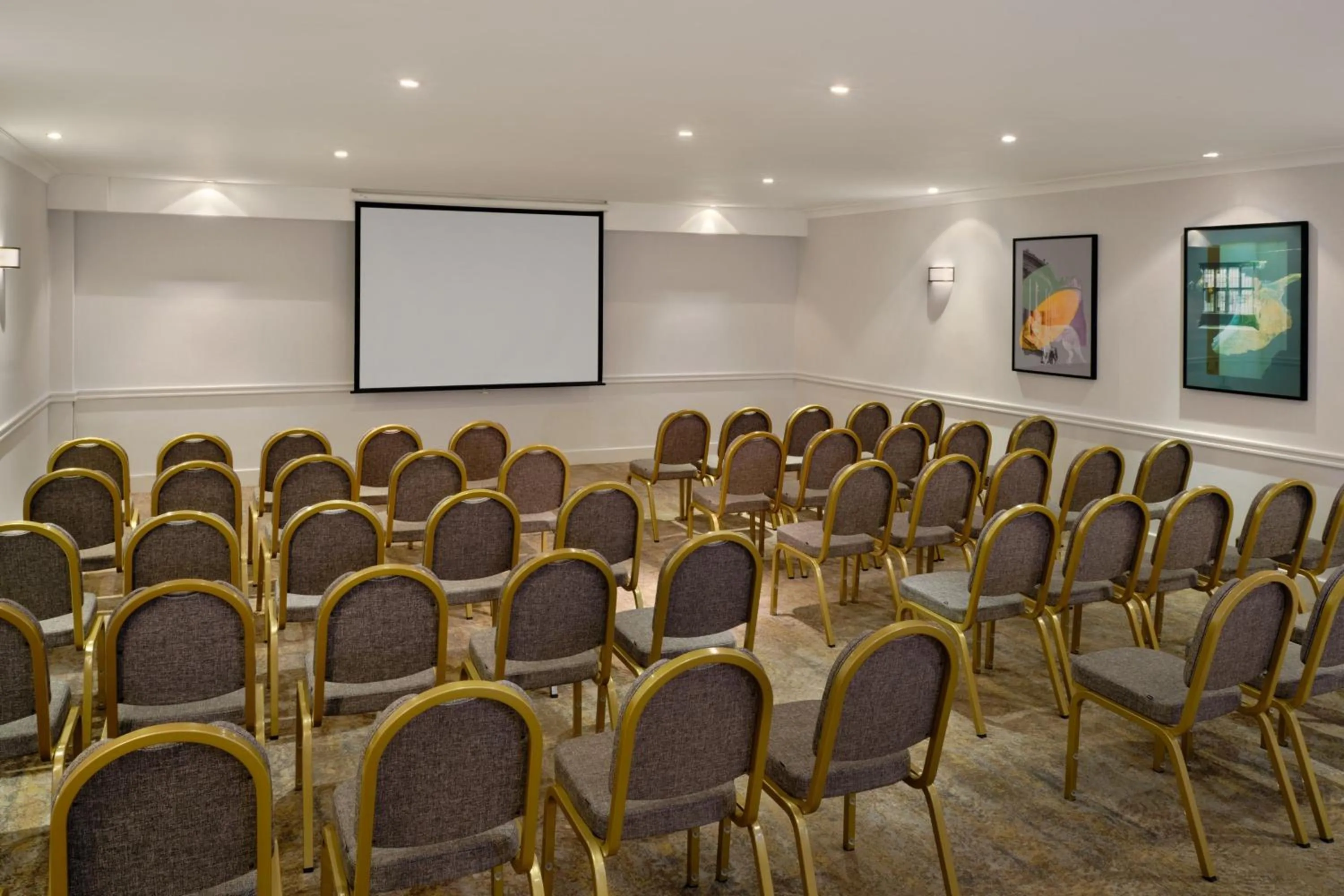 Meeting/conference room in Delta Hotels by Marriott St Pierre Country Club