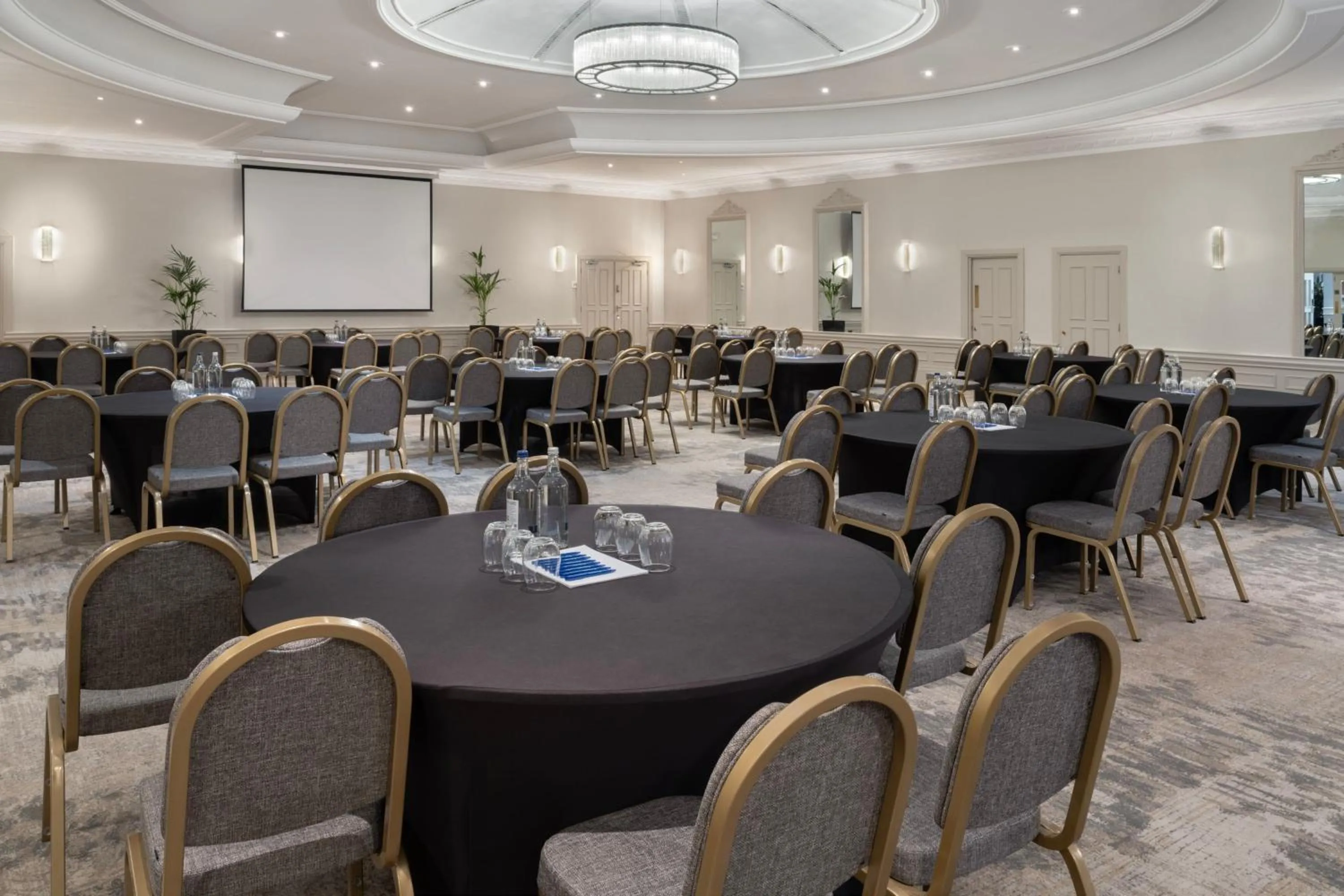 Meeting/conference room in Delta Hotels by Marriott St Pierre Country Club