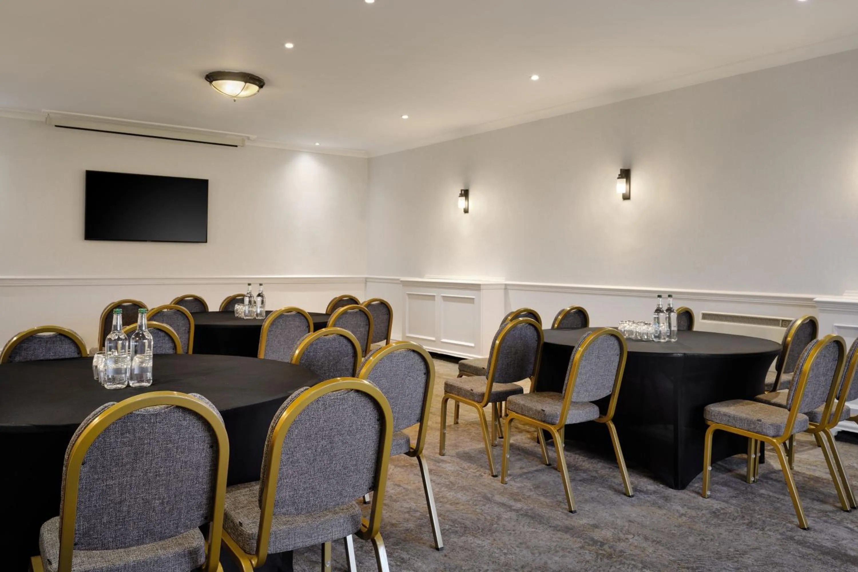 Meeting/conference room in Delta Hotels by Marriott St Pierre Country Club